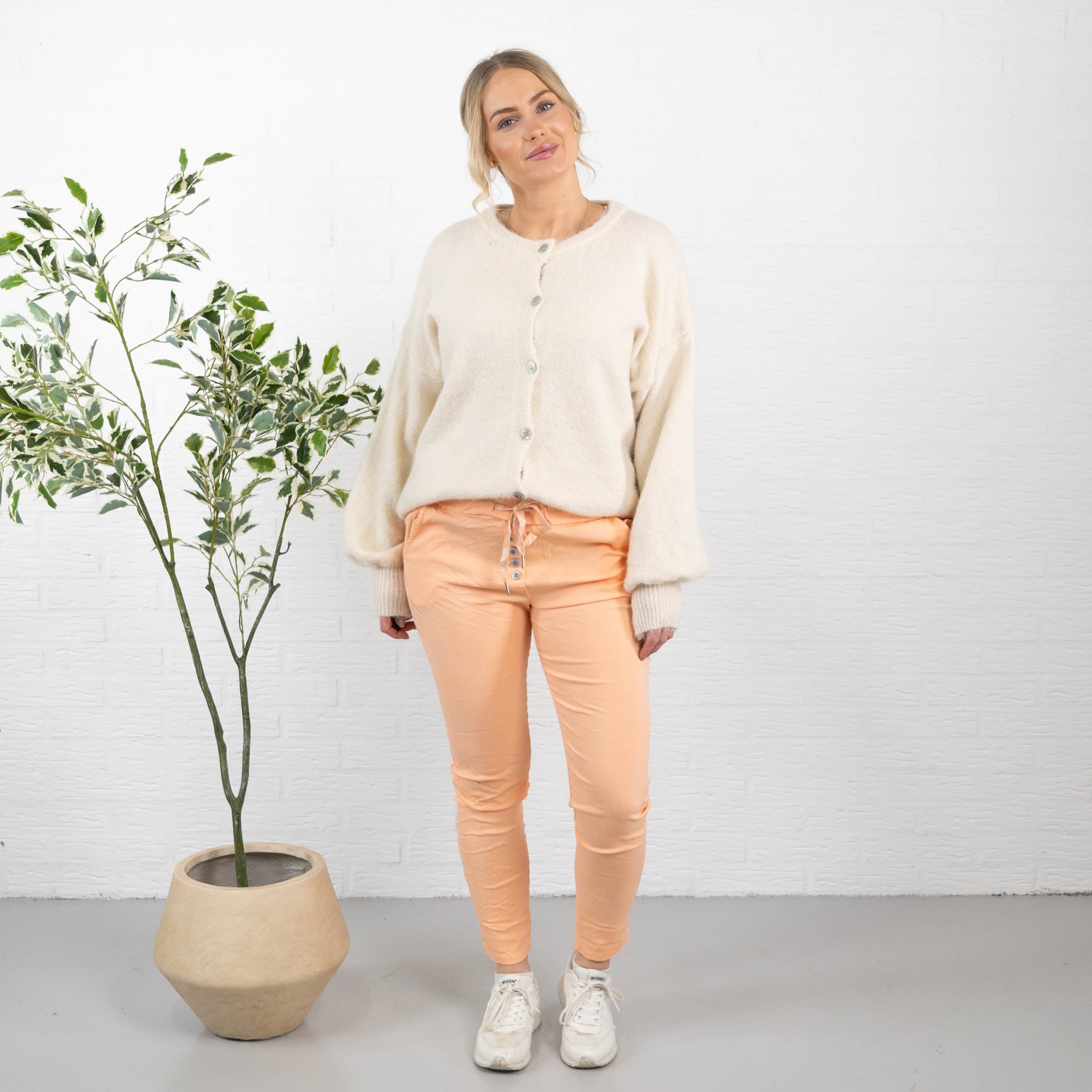 Holly bukser, Fersken