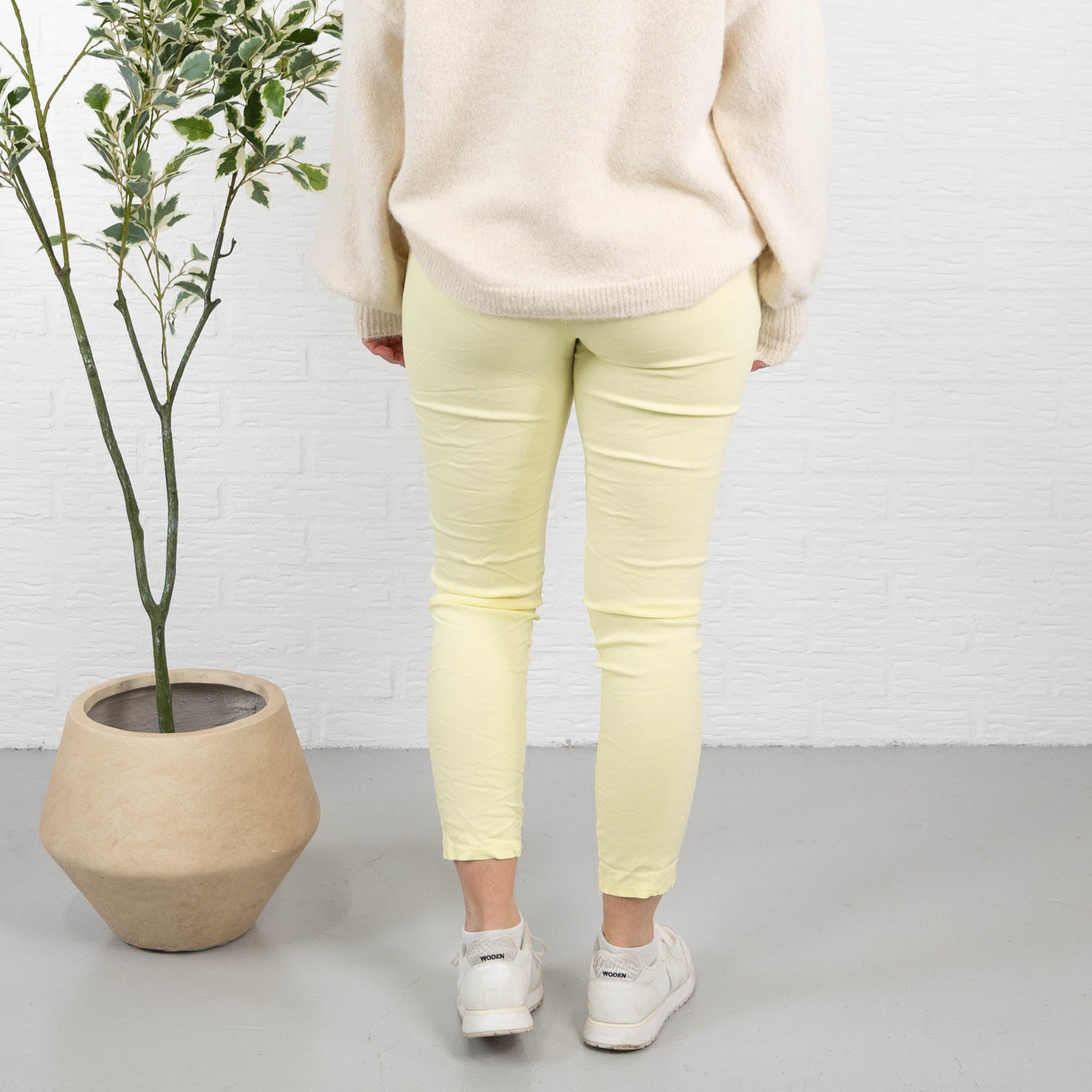 Holly bukser, Gul