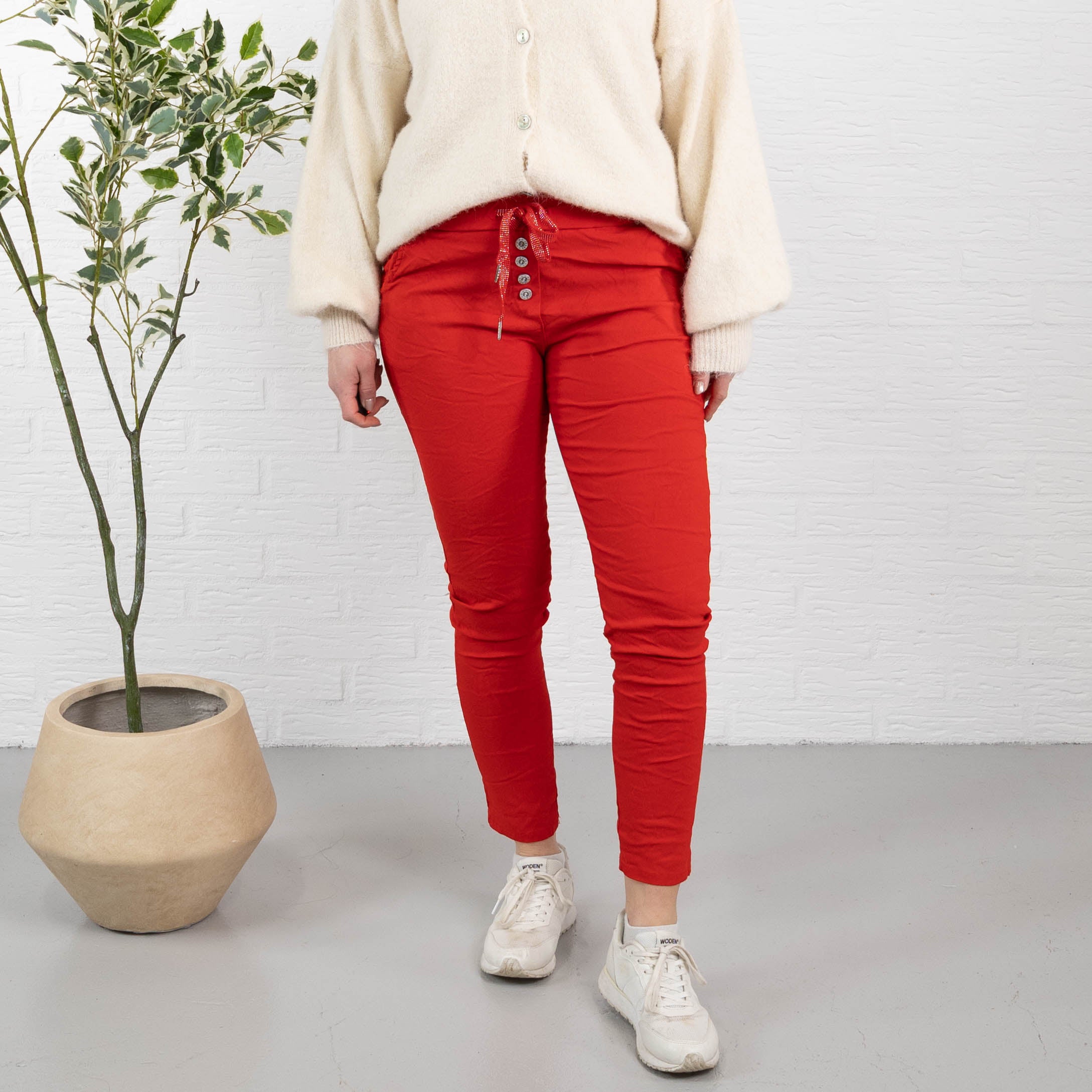 Holly bukser, Rød