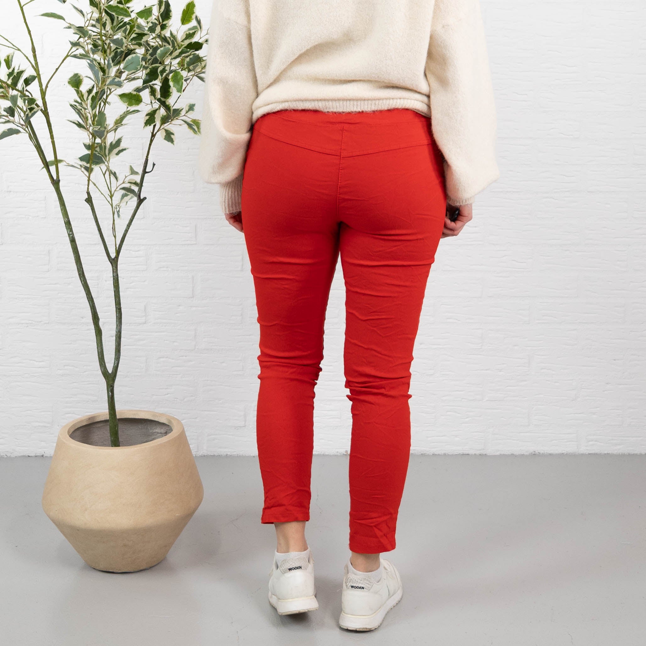 Holly bukser, Rød