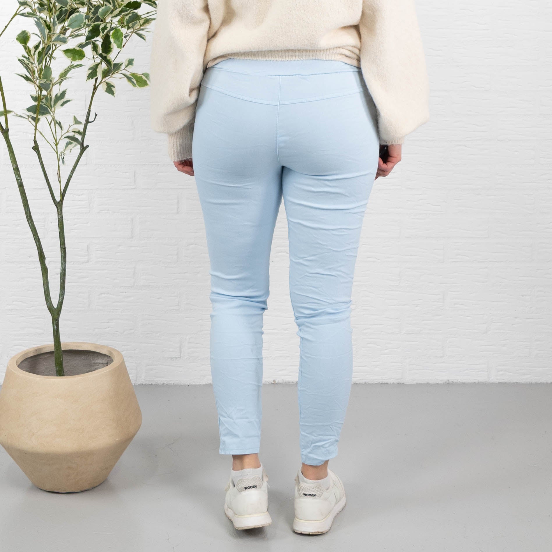 Holly bukser, Lyseblå