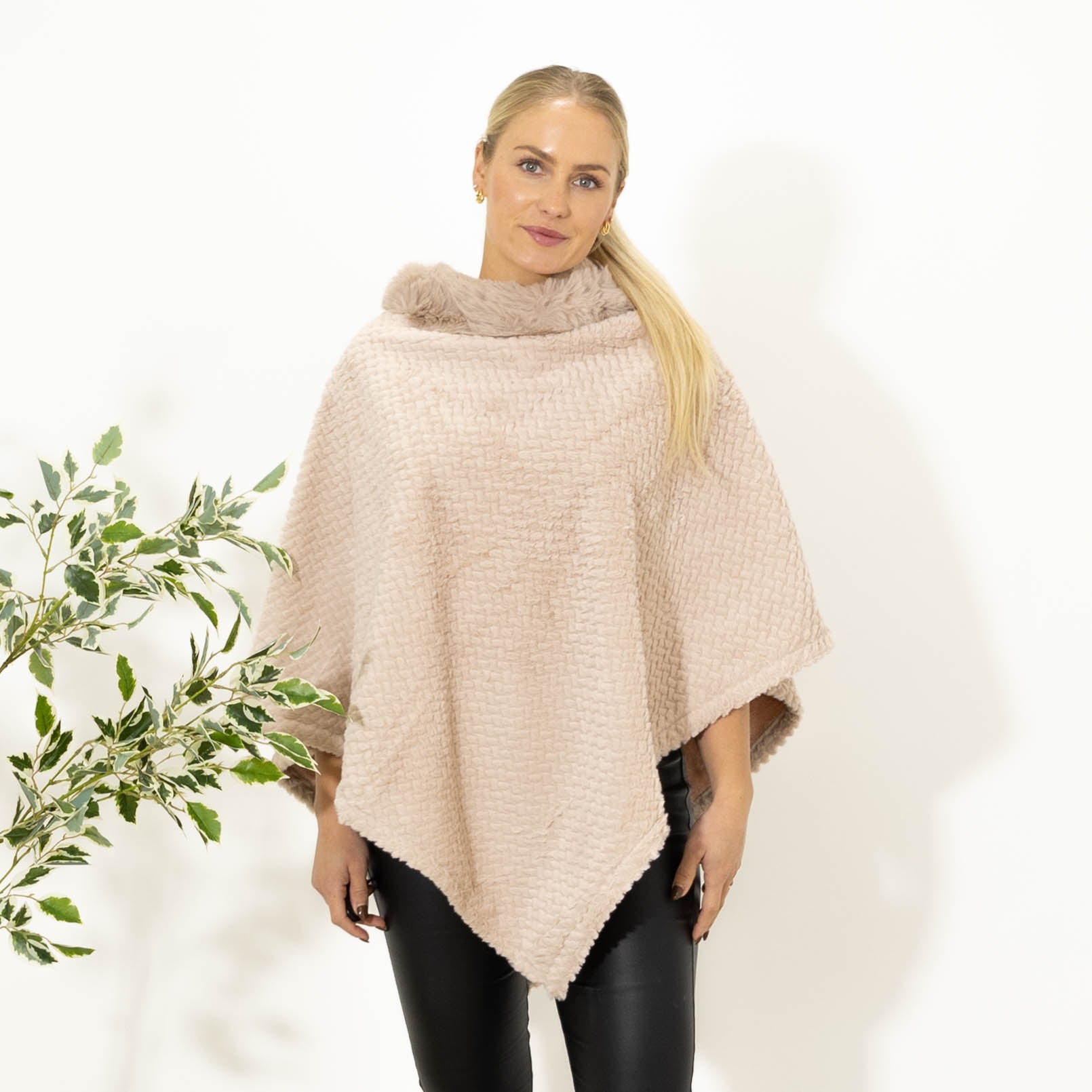 Hannah poncho, Rosa