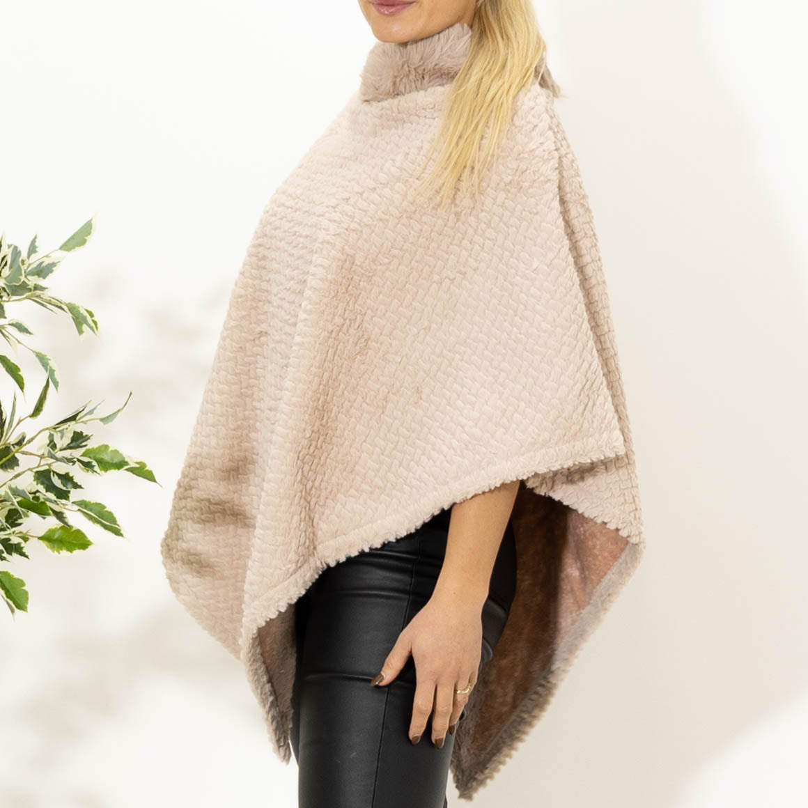 Hannah poncho, Rosa