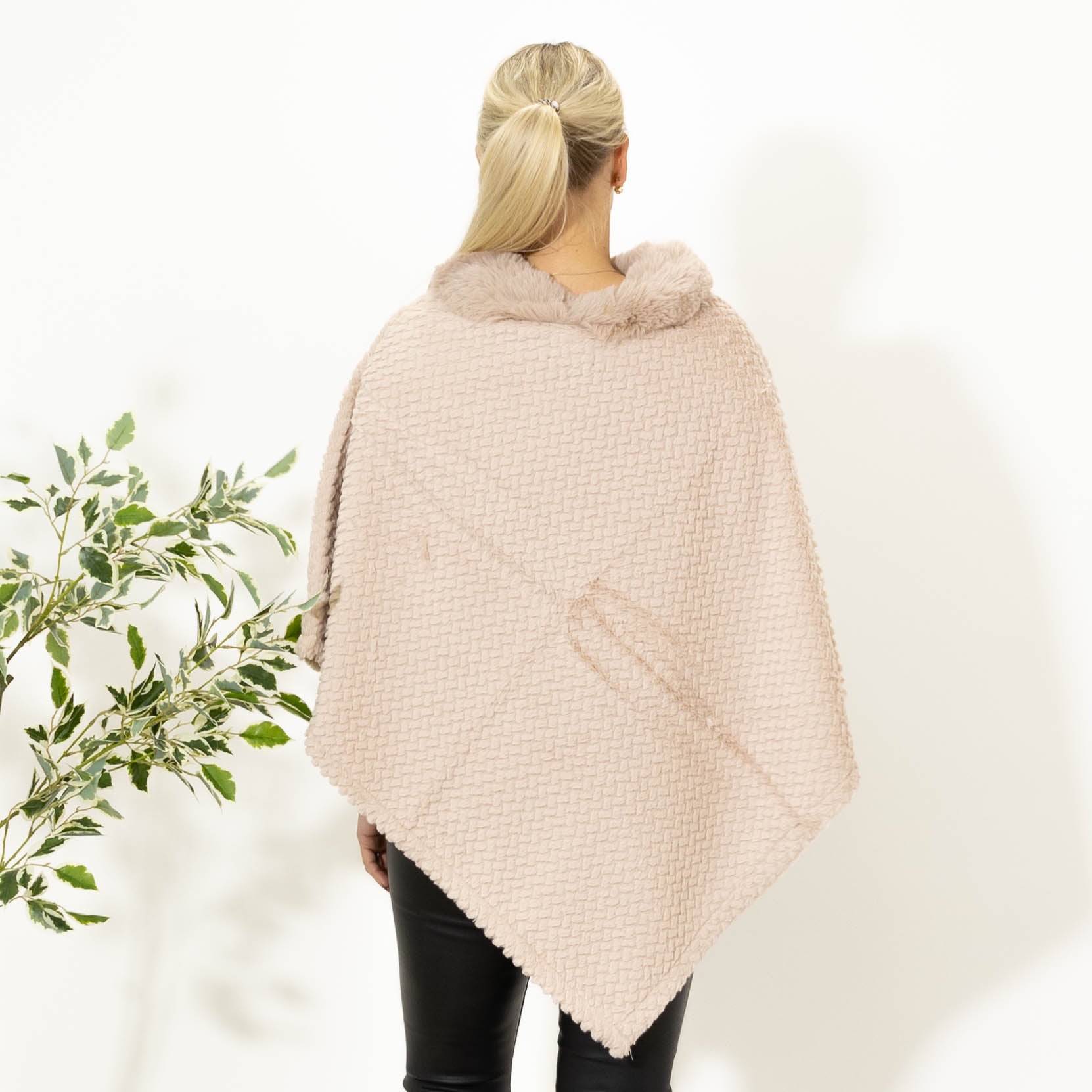 Hannah poncho, Rosa