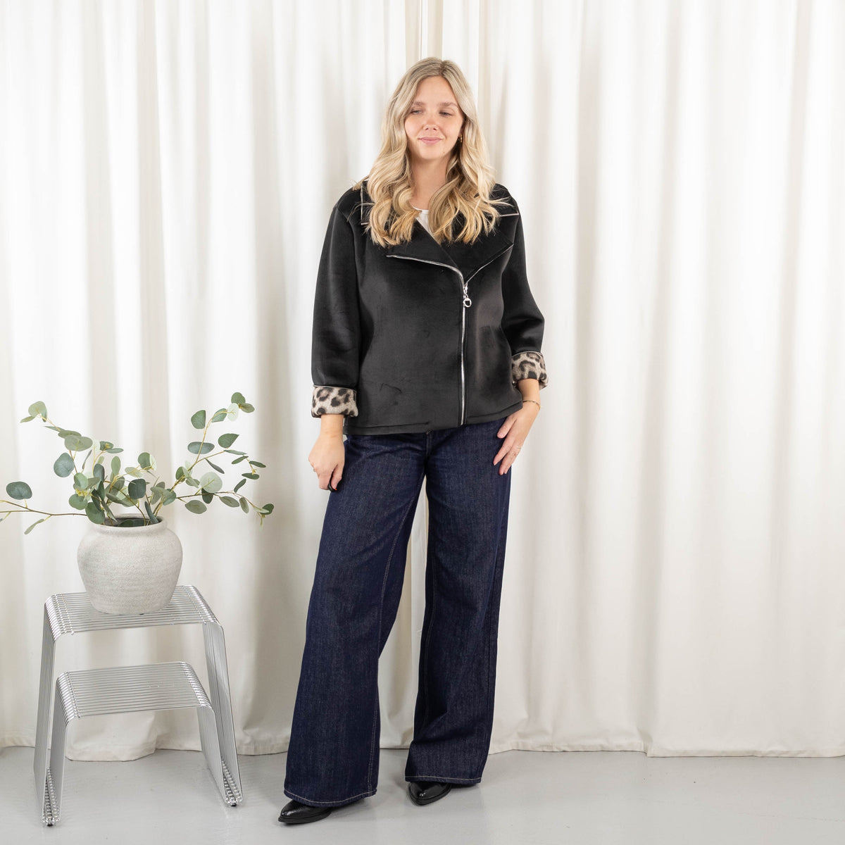 Billie jakke, Sort