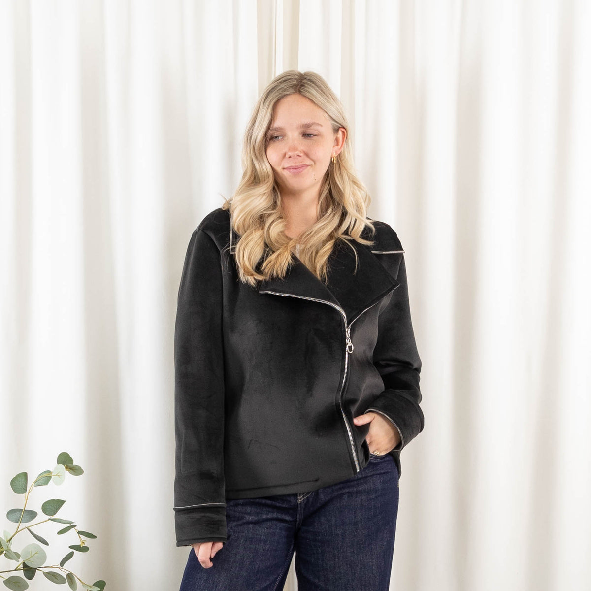Billie jakke, Sort