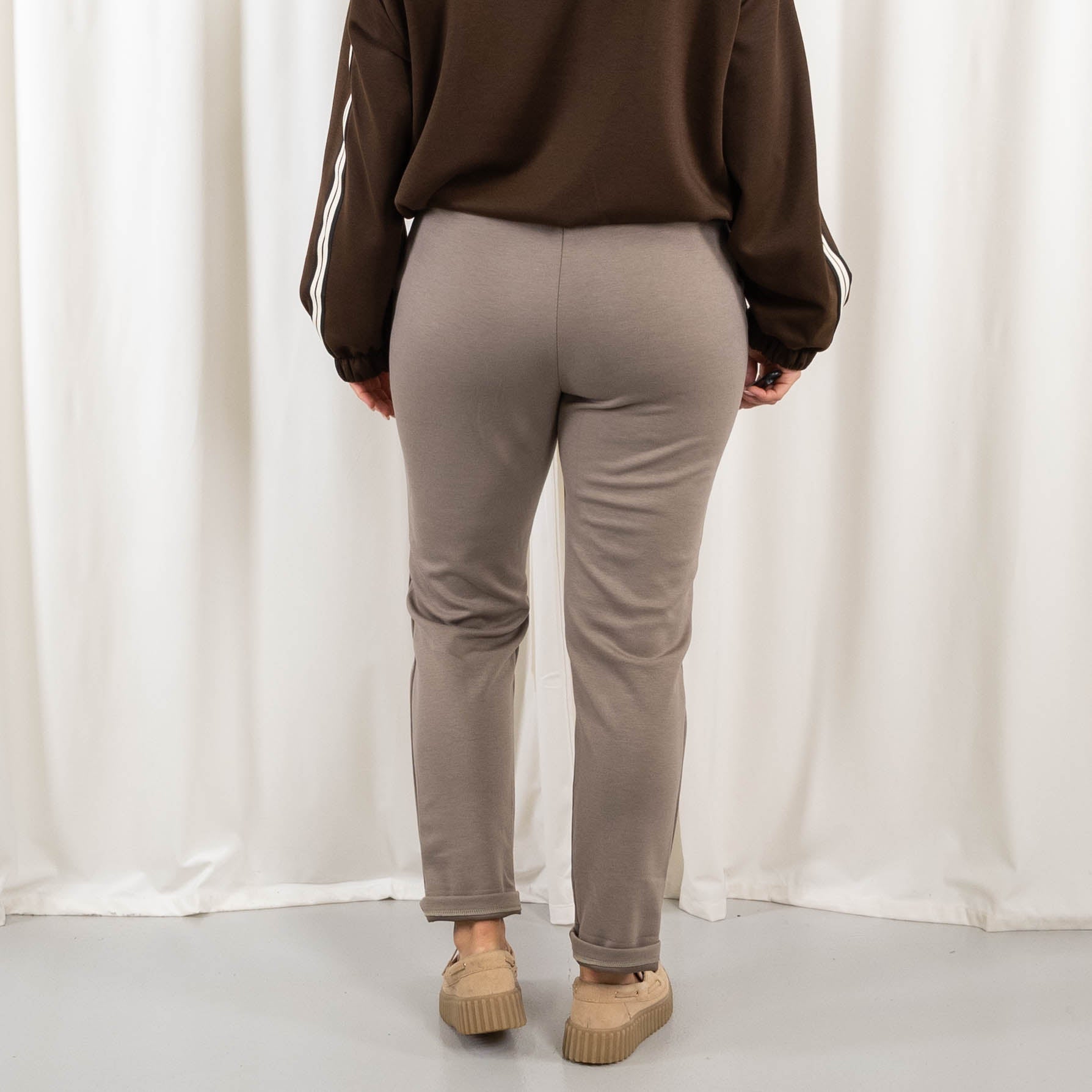 Iben bukser, Taupe
