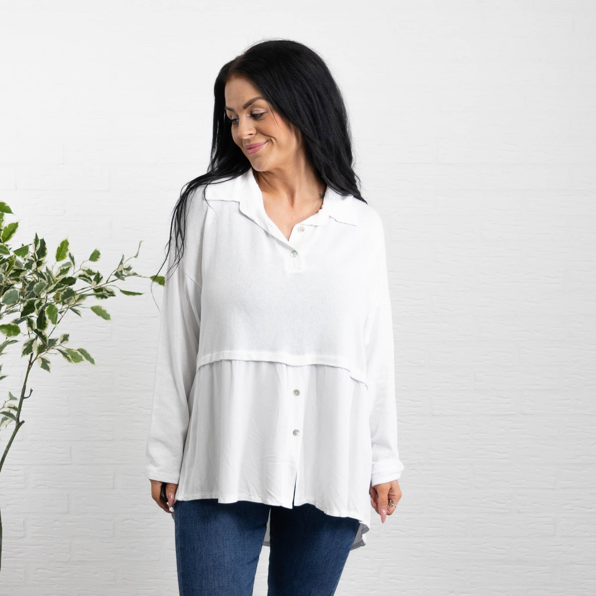 Claudia overdel, Hvid