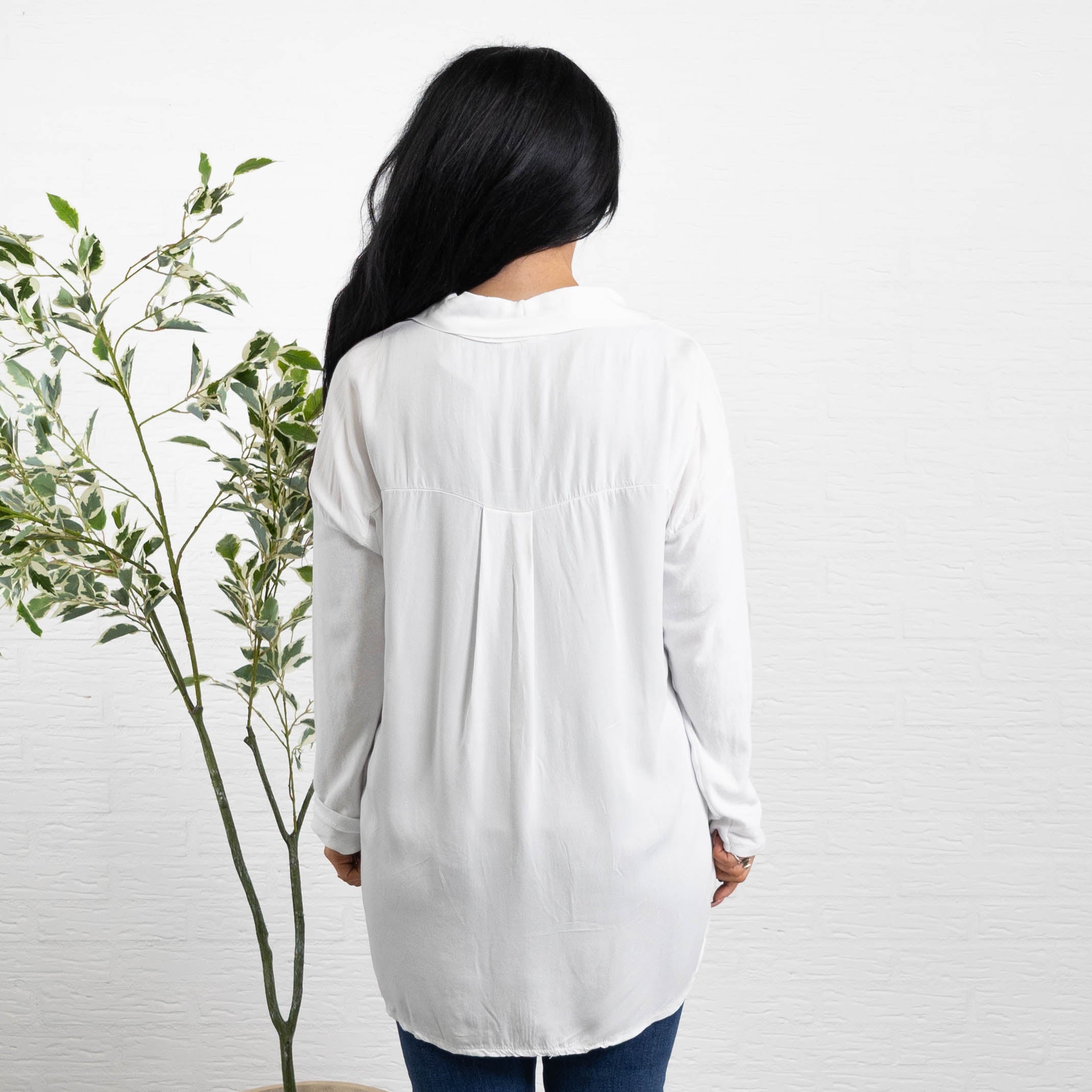 Claudia overdel, Hvid