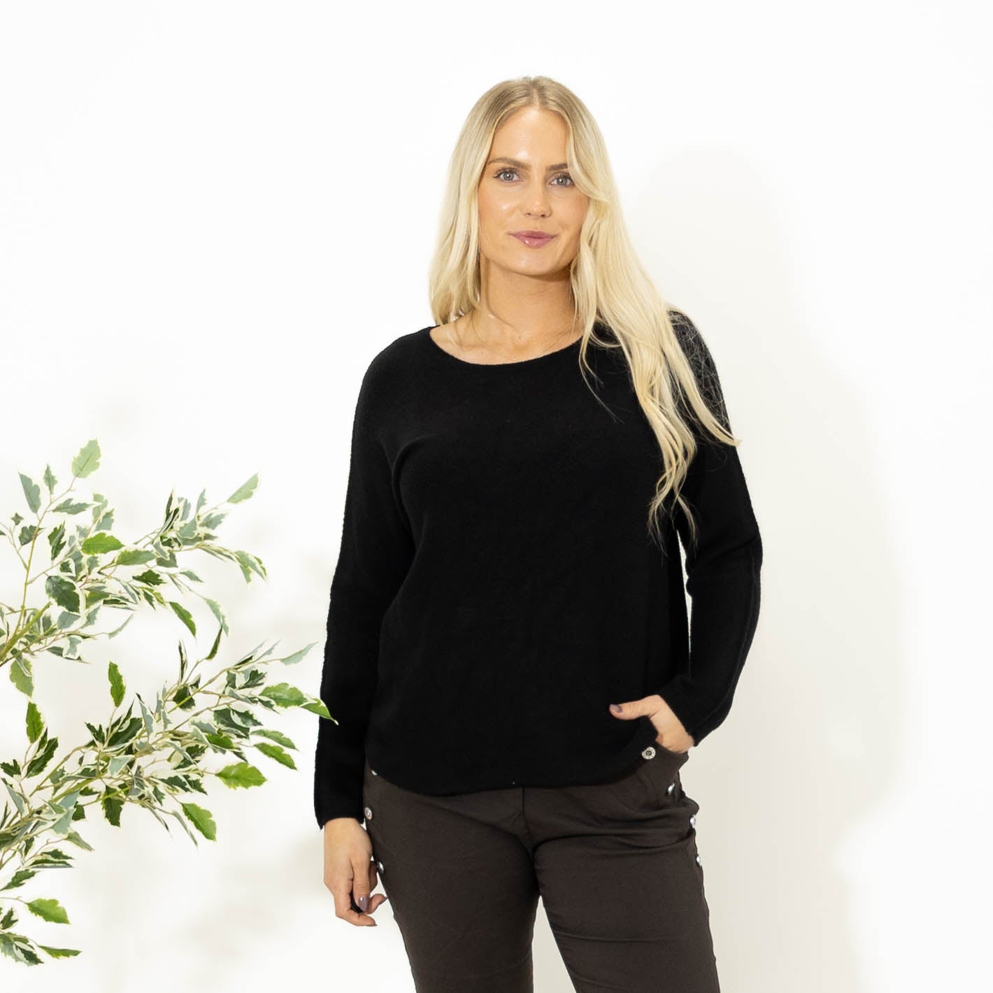 Klara rundhals strik, Sort