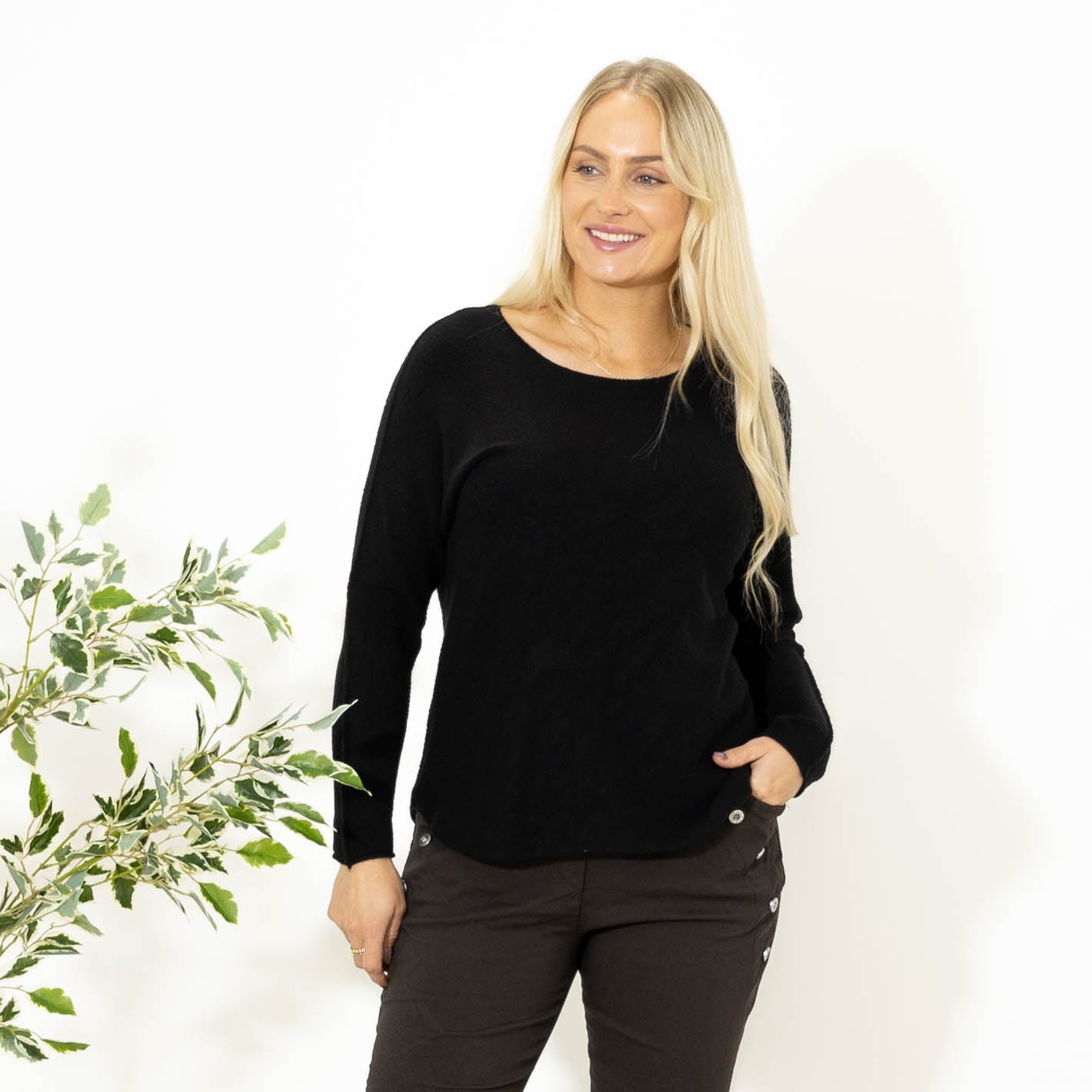 Klara rundhals strik, Sort