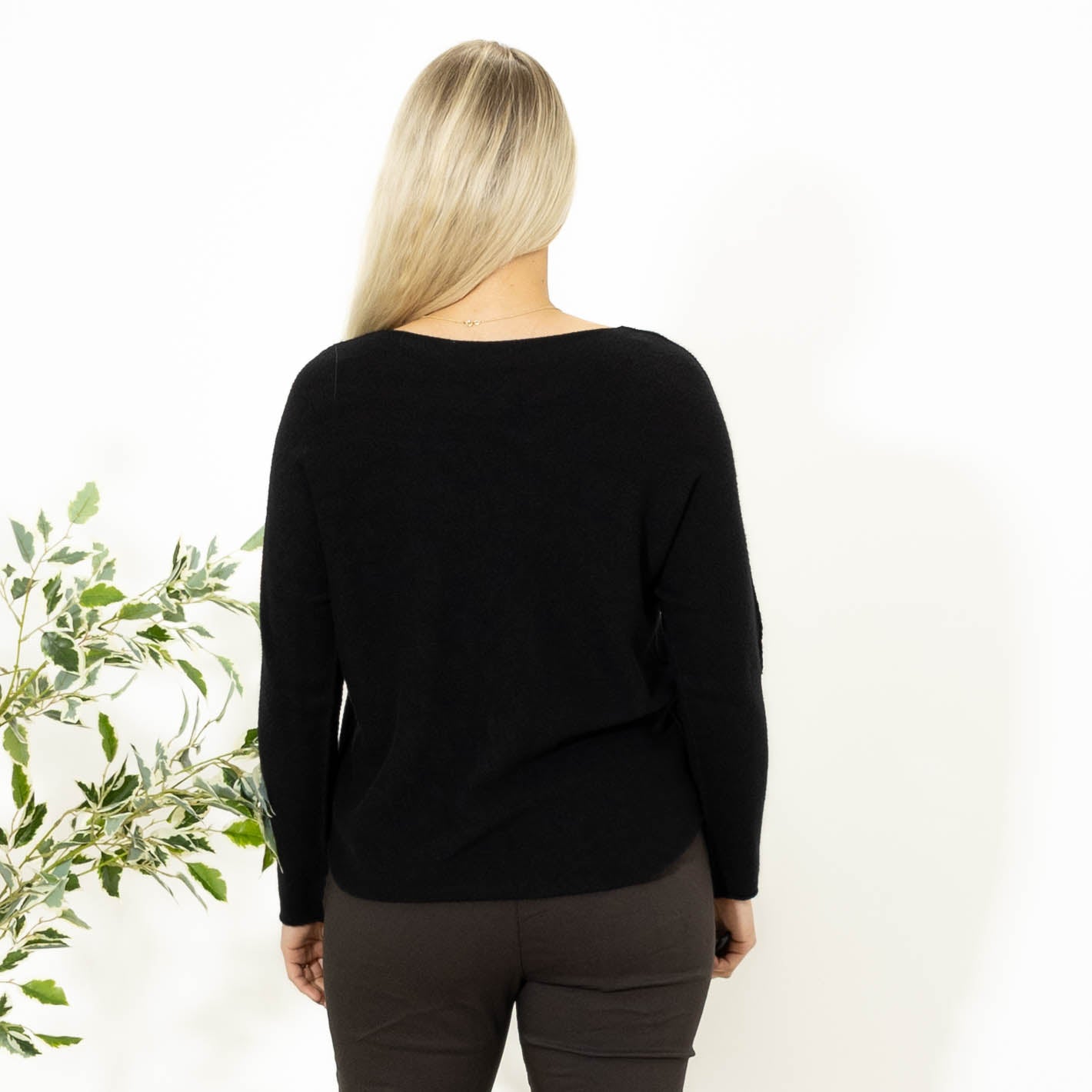 Klara rundhals strik, Sort