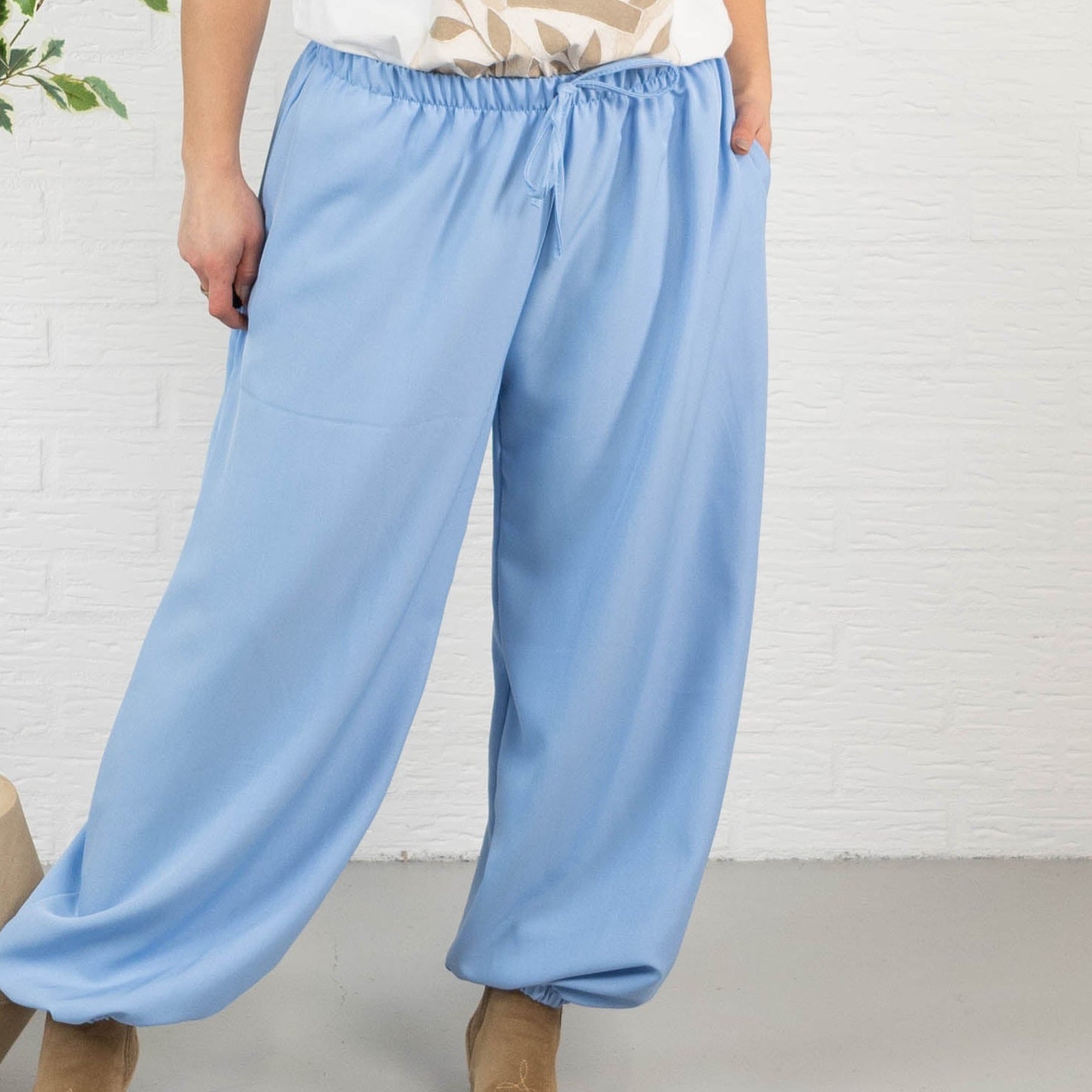 Katy bukser, Lyseblå