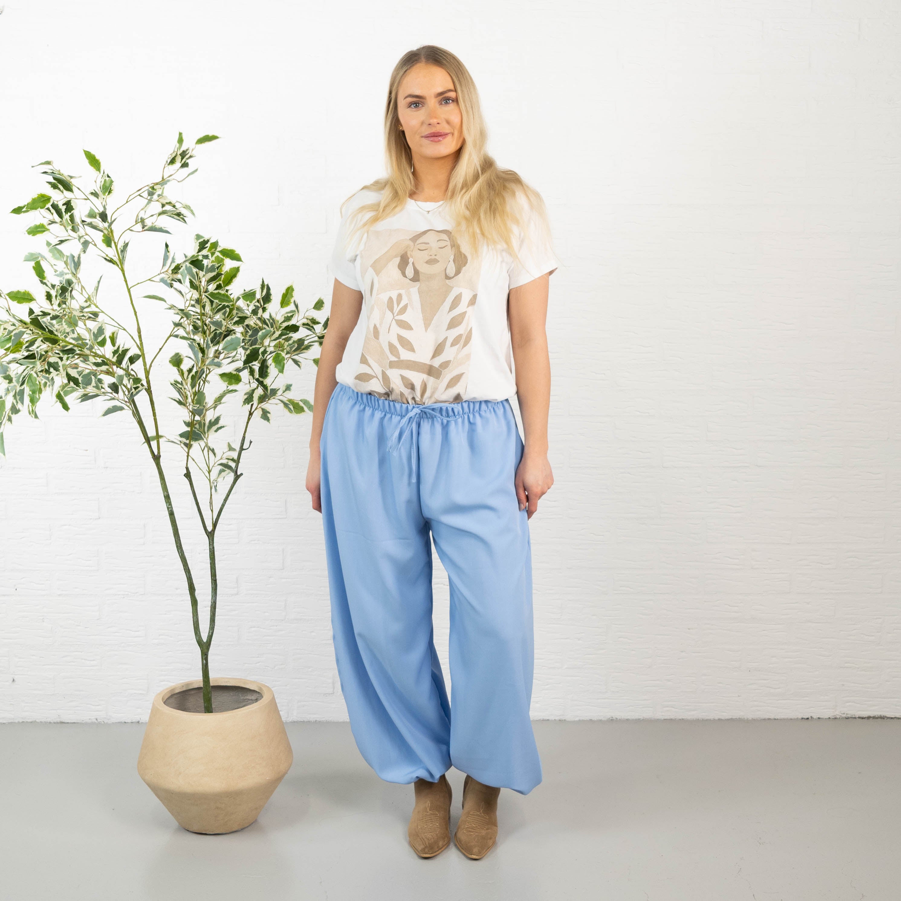 Katy bukser, Lyseblå