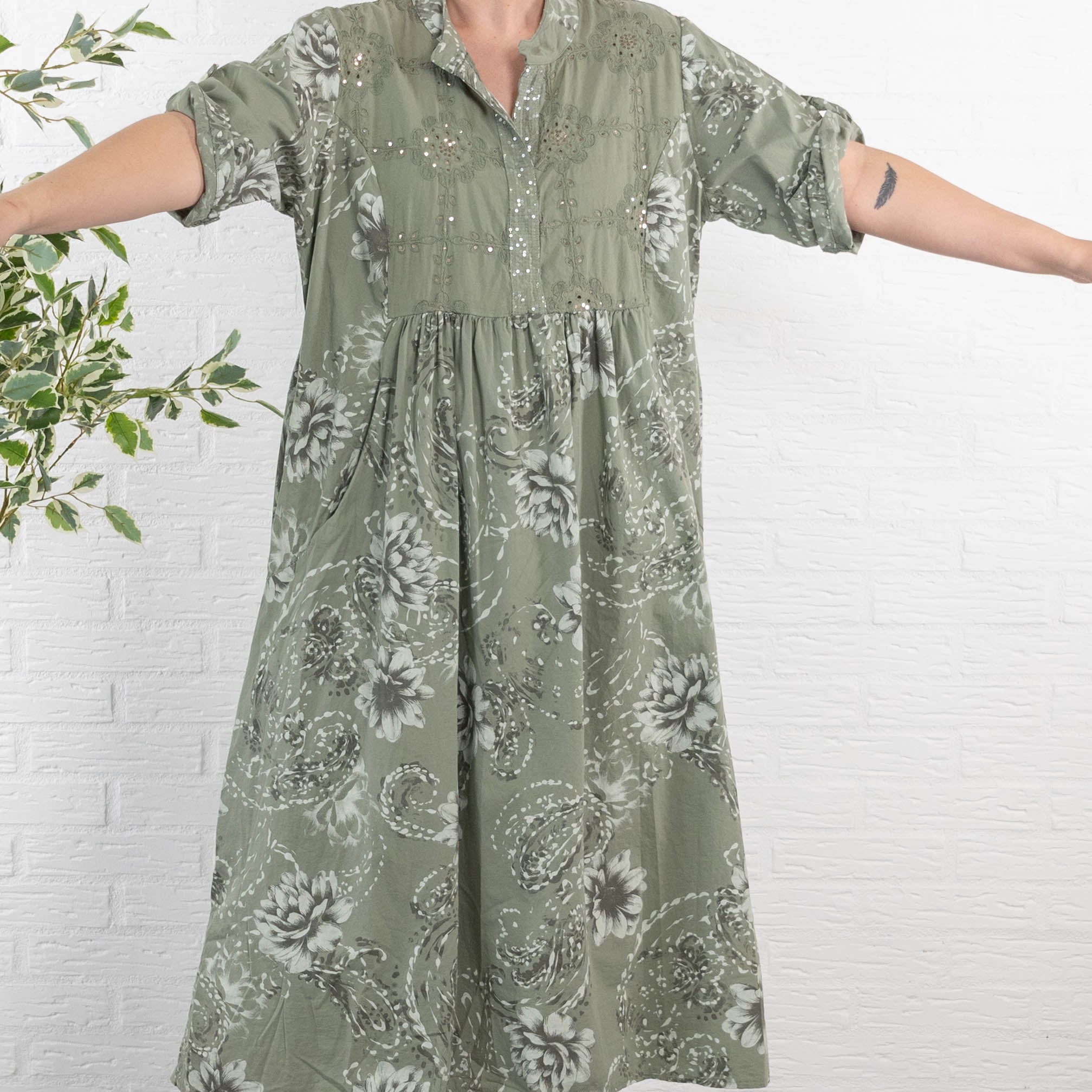 Shakira kjole, Khaki