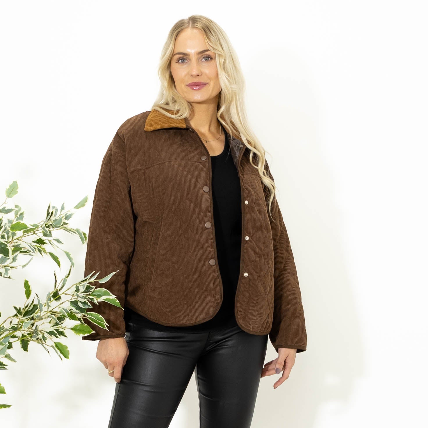 Tyra fløjlsjakke, Choko