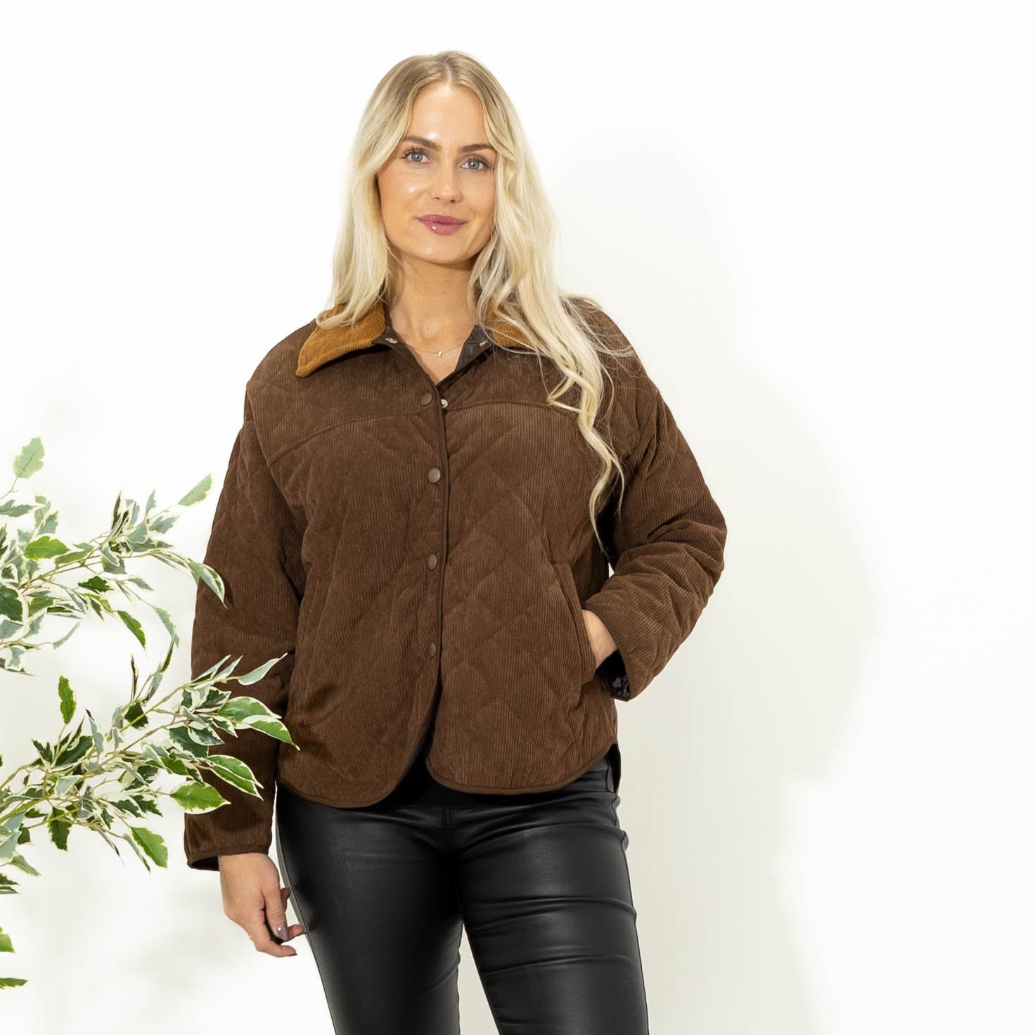 Tyra fløjlsjakke, Choko