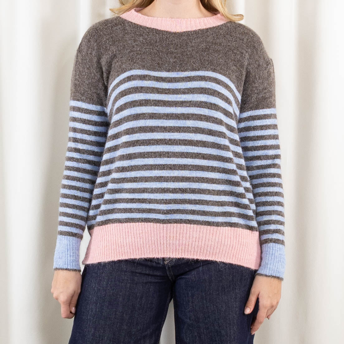 Delia strik, Taupe