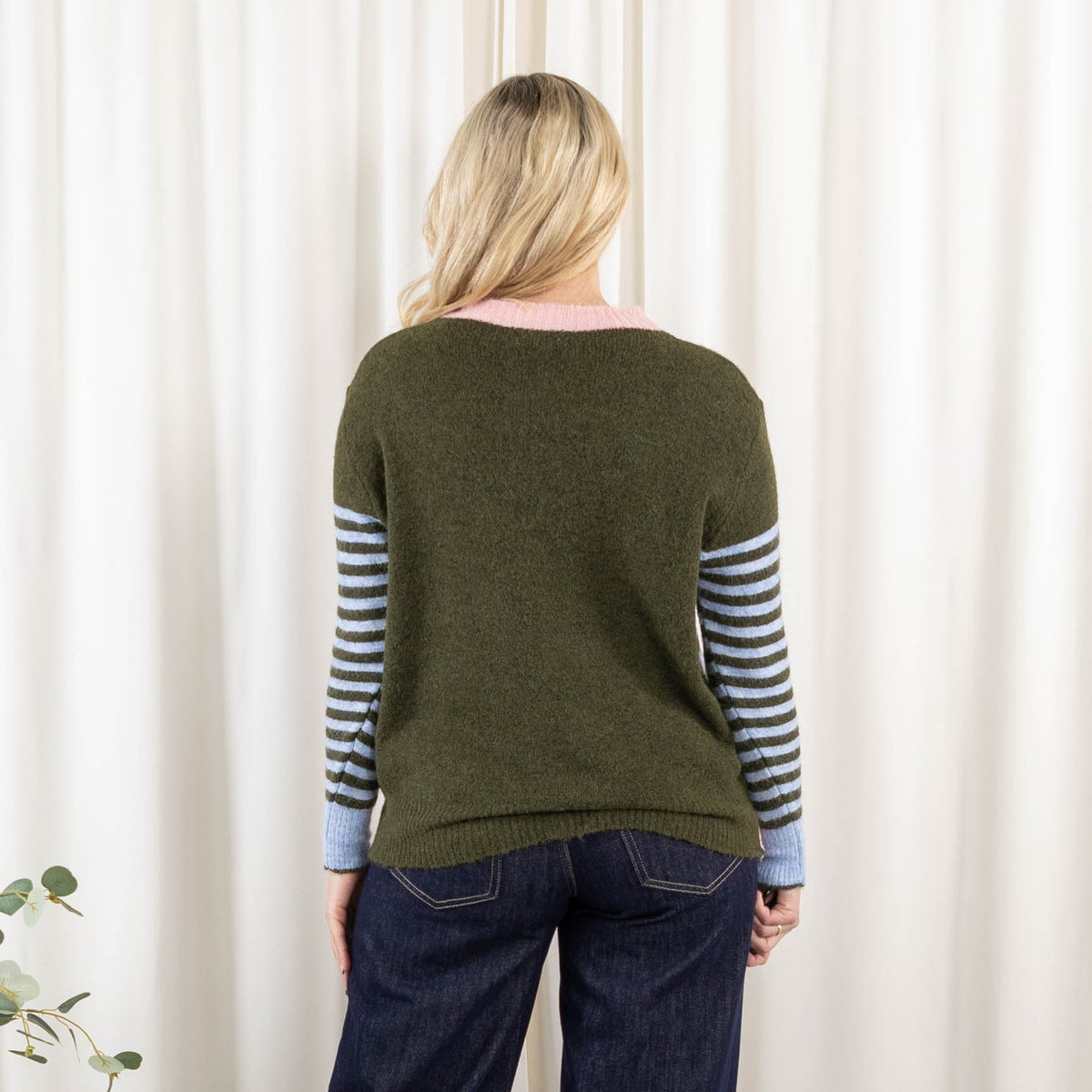 Delia strik, Khaki
