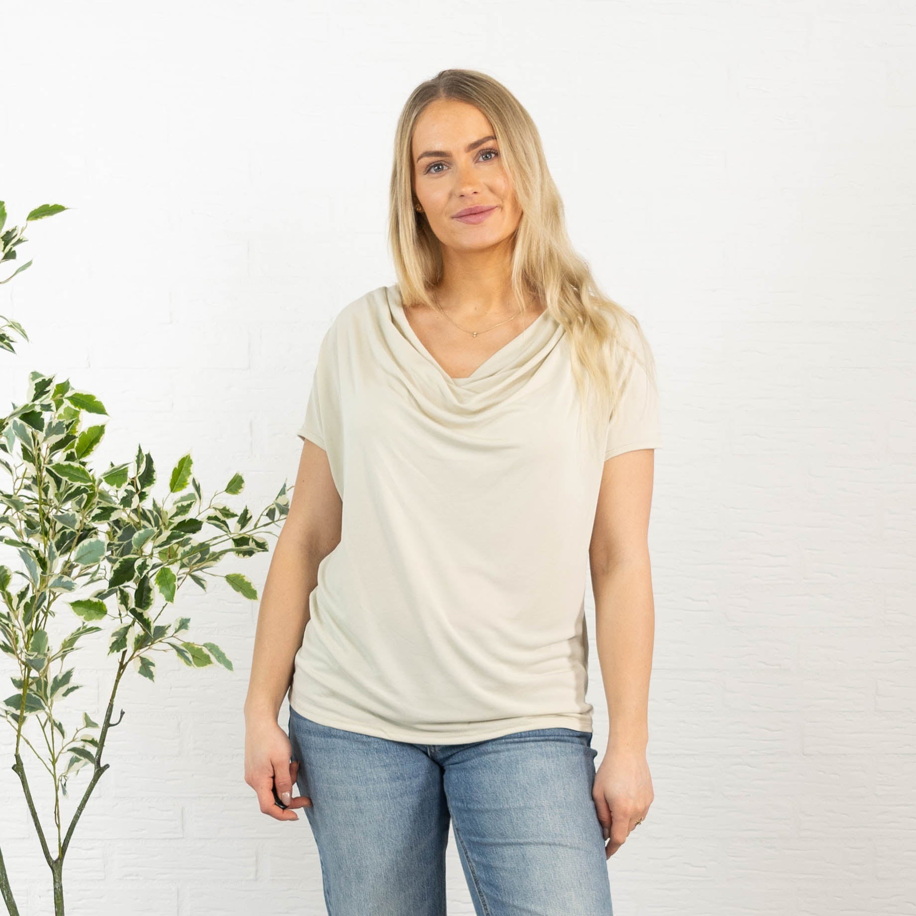 Molly overdel, Beige