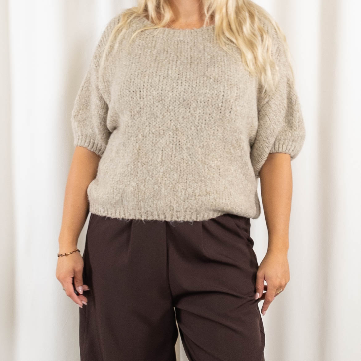 Esta strik, Taupe