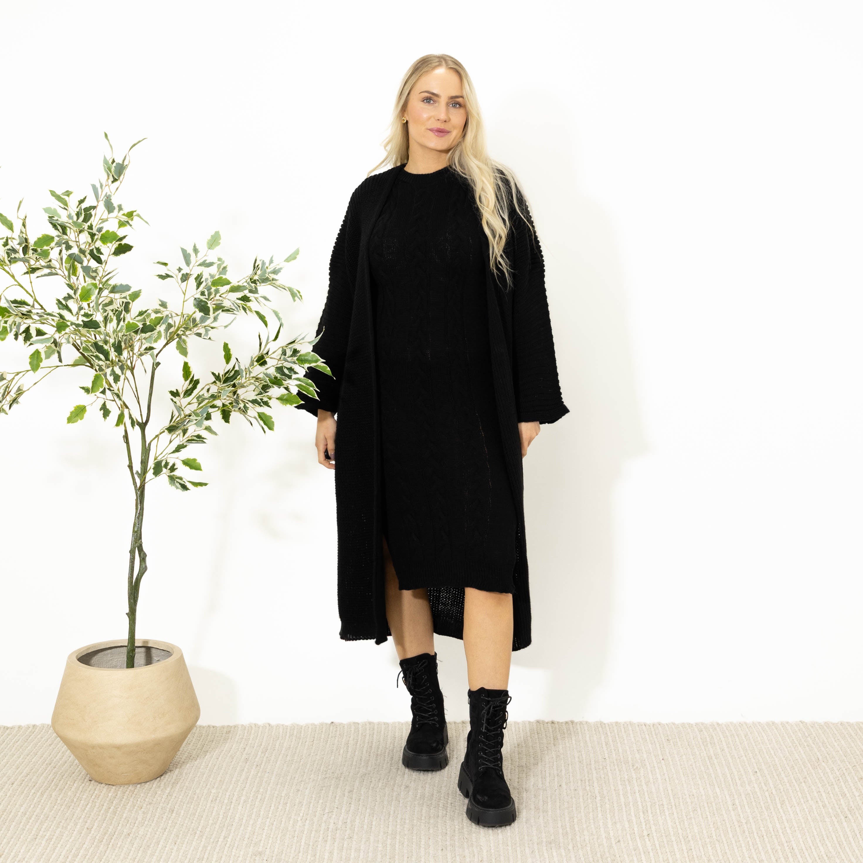 Enja strik sæt. kjole+cardigan, Sort