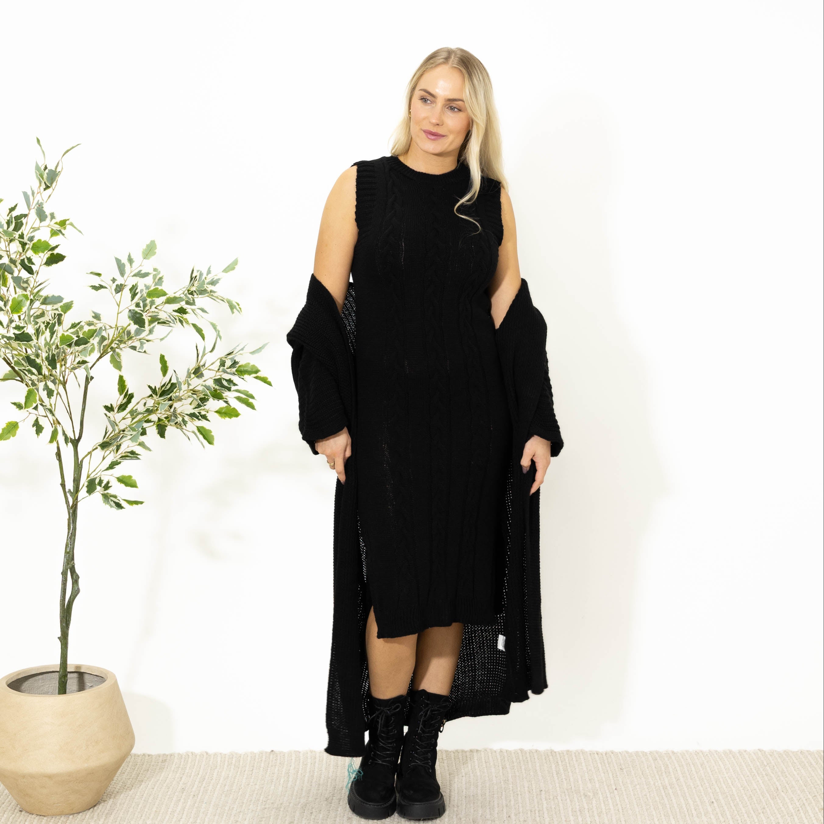 Enja strik sæt. kjole+cardigan, Sort