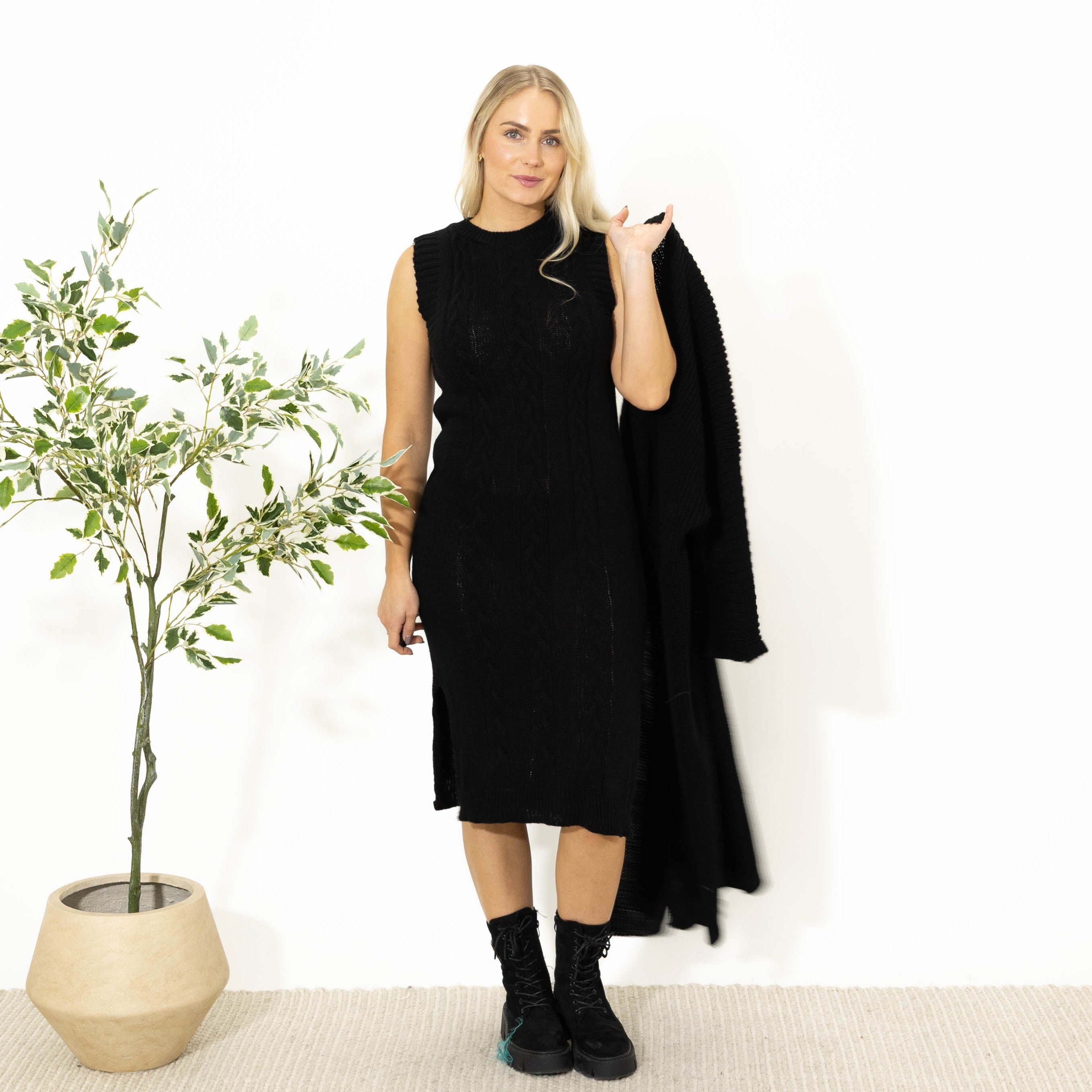 Enja strik sæt. kjole+cardigan, Sort