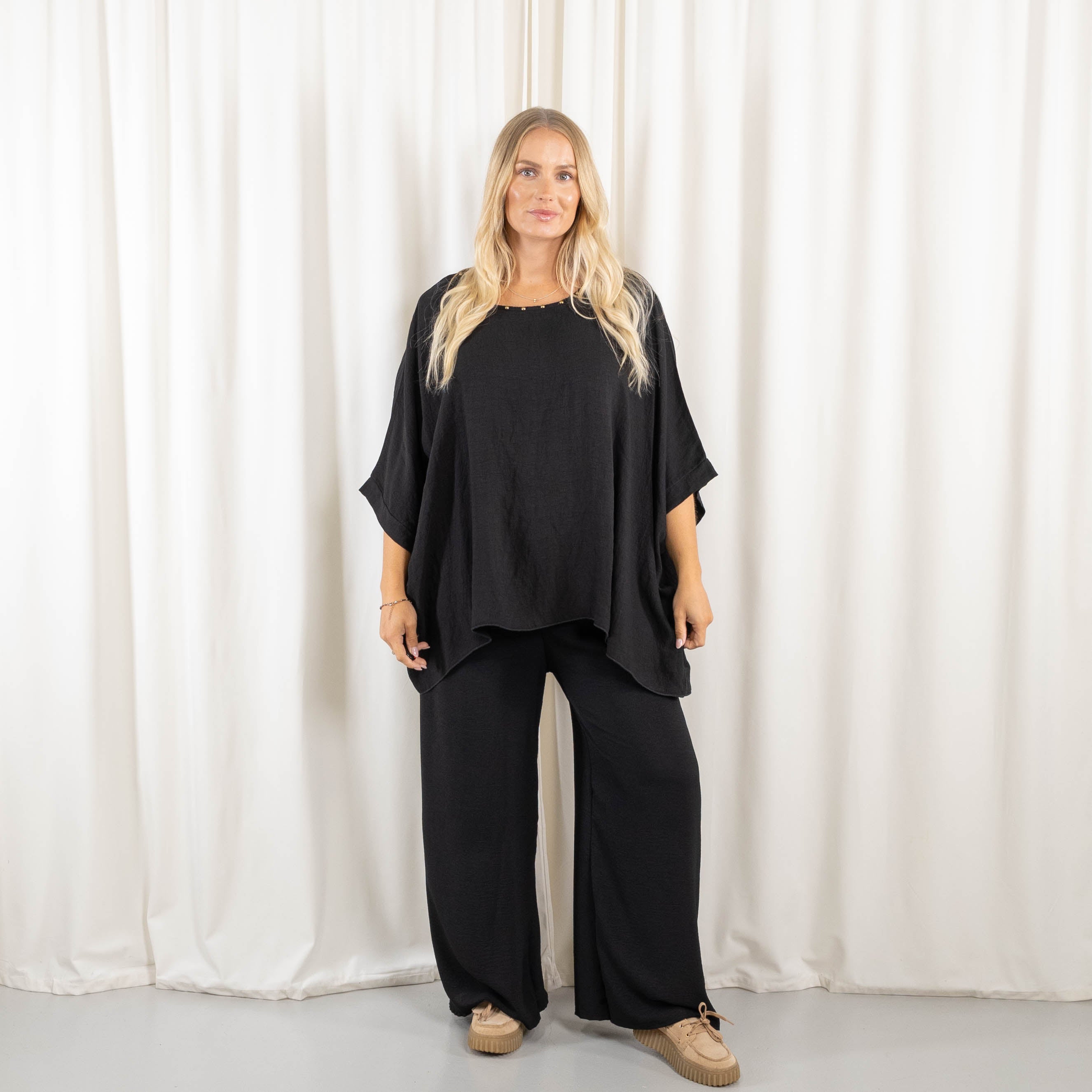 Sonja poncho, Sort