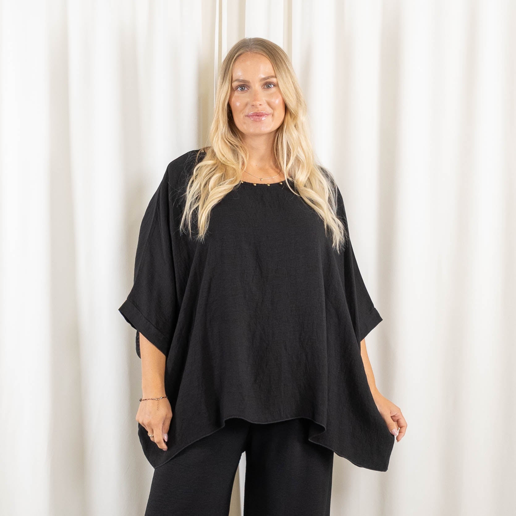 Sonja poncho, Sort