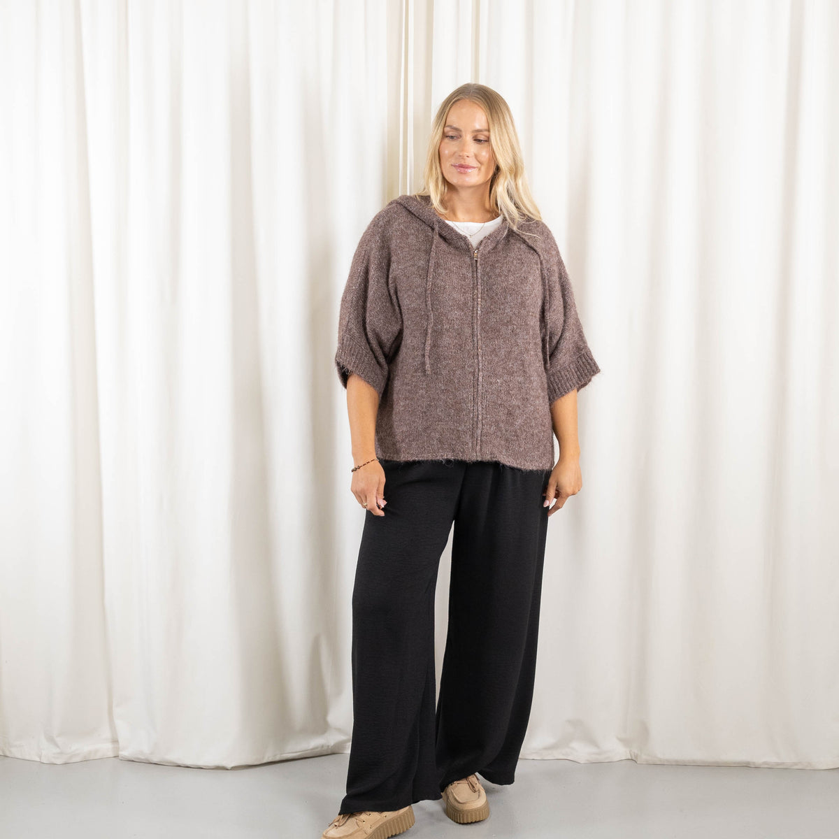 Maddie strikcardigan, Taupe