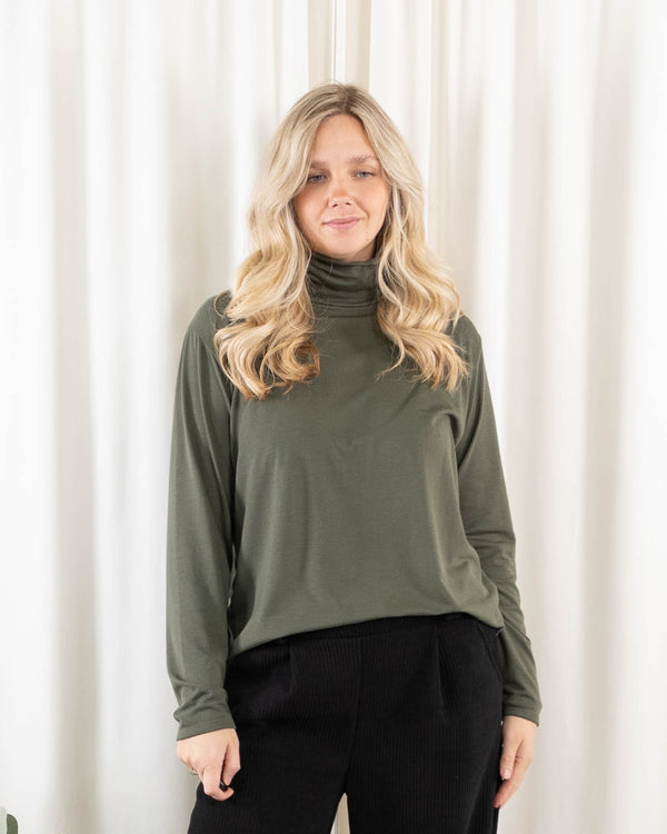 Katja overdel, Khaki