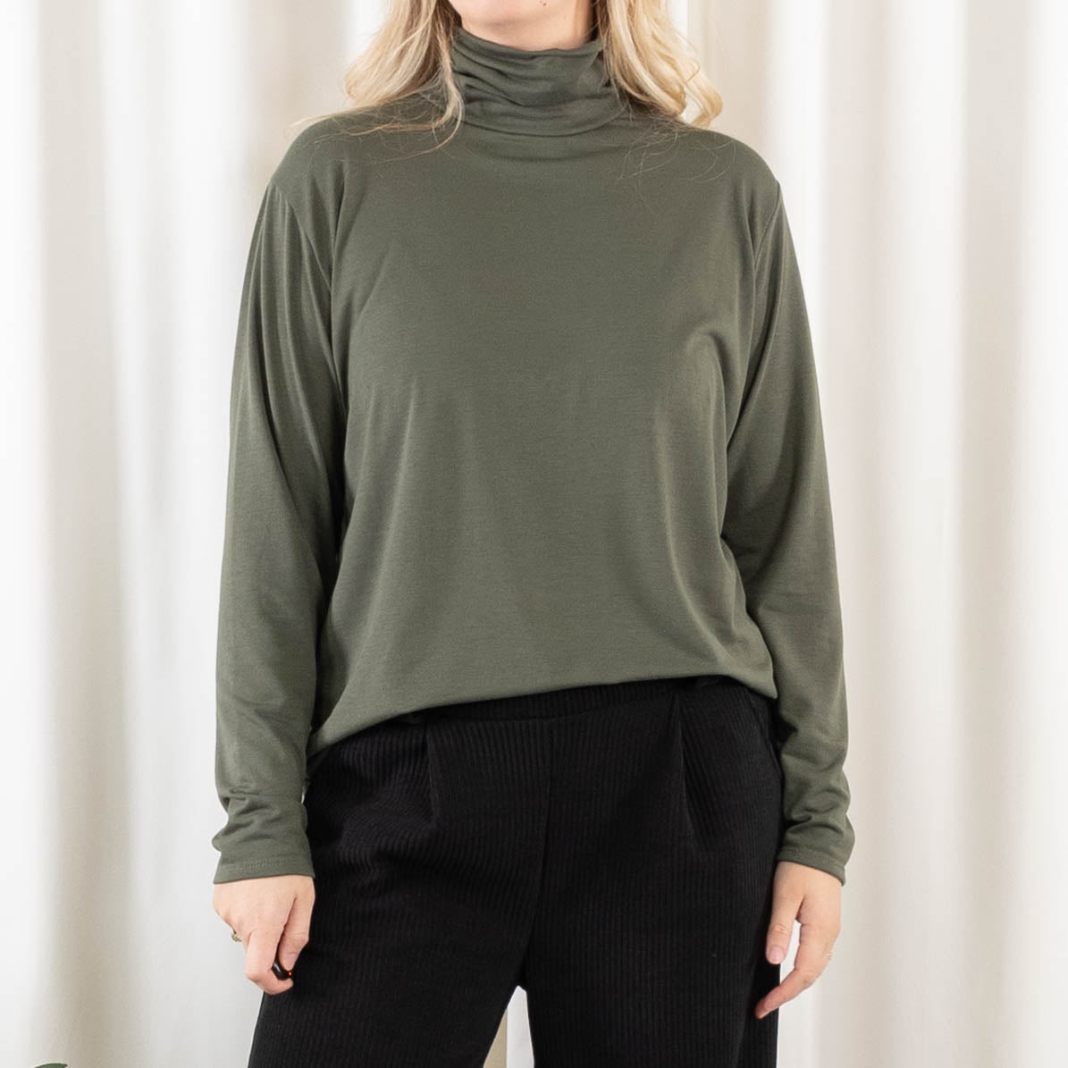 Katja overdel, Khaki