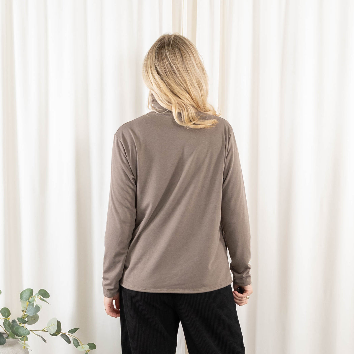 Katja overdel, Taupe