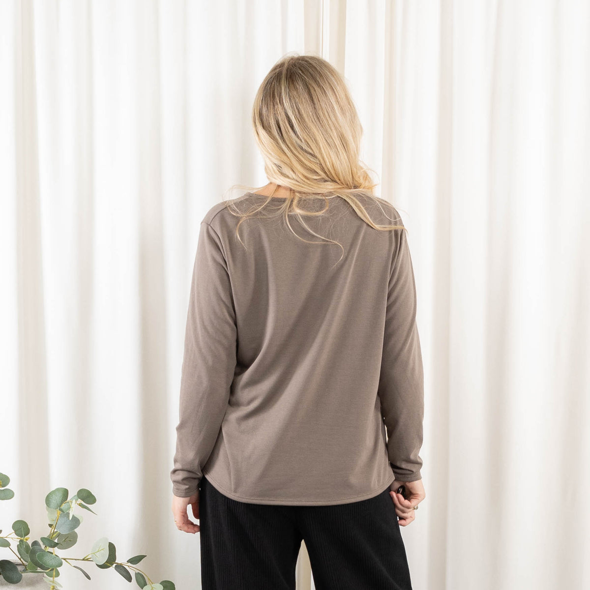 Mary overdel, Taupe