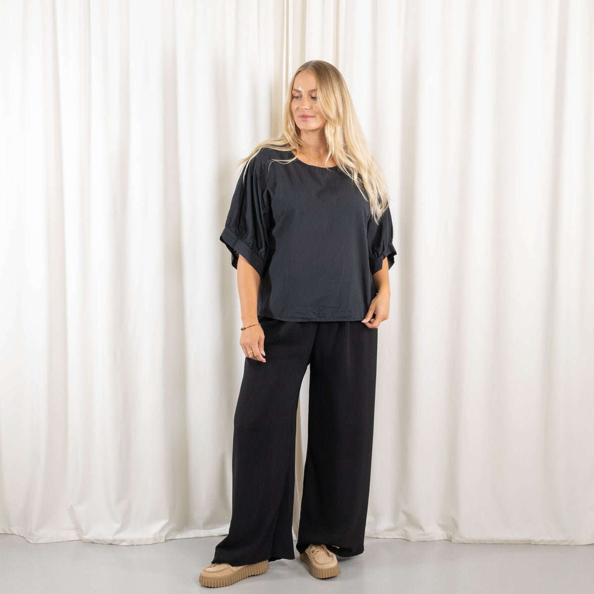 Gina overdel, Sort