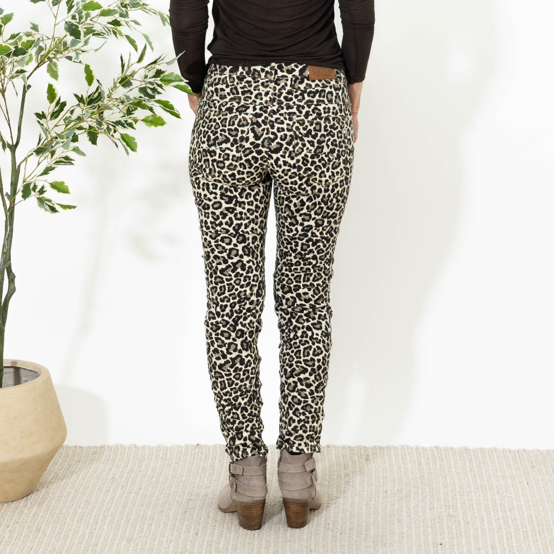 Renee karostar bukser, Leopard