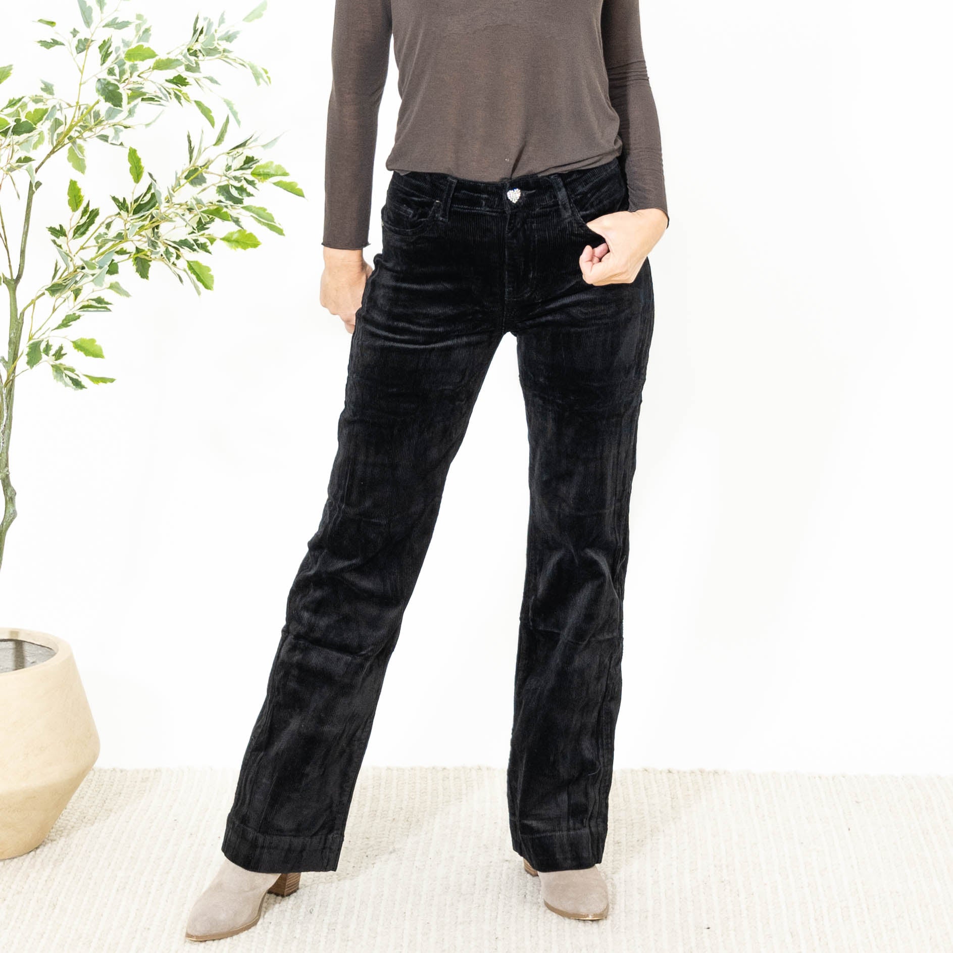 Ramona karostar bukser, Sort