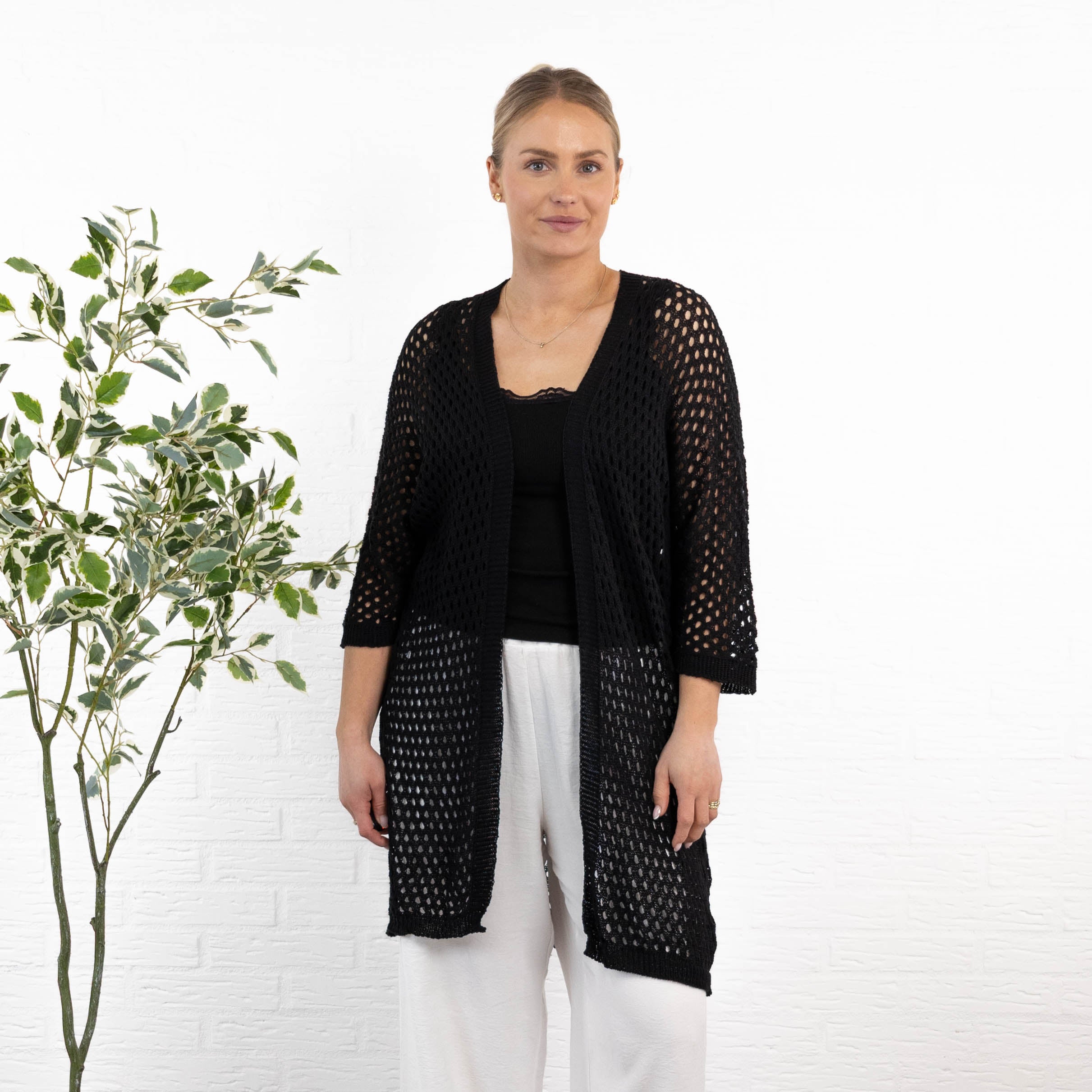 Sira Cardigan, Sort