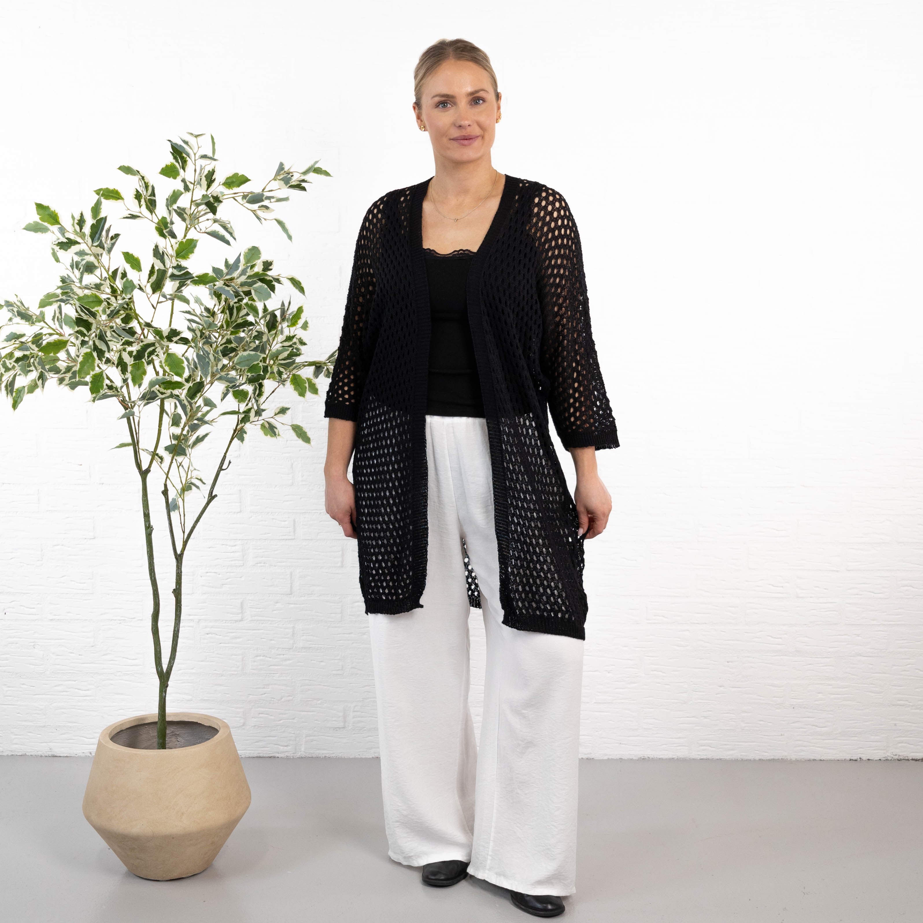 Sira Cardigan, Sort