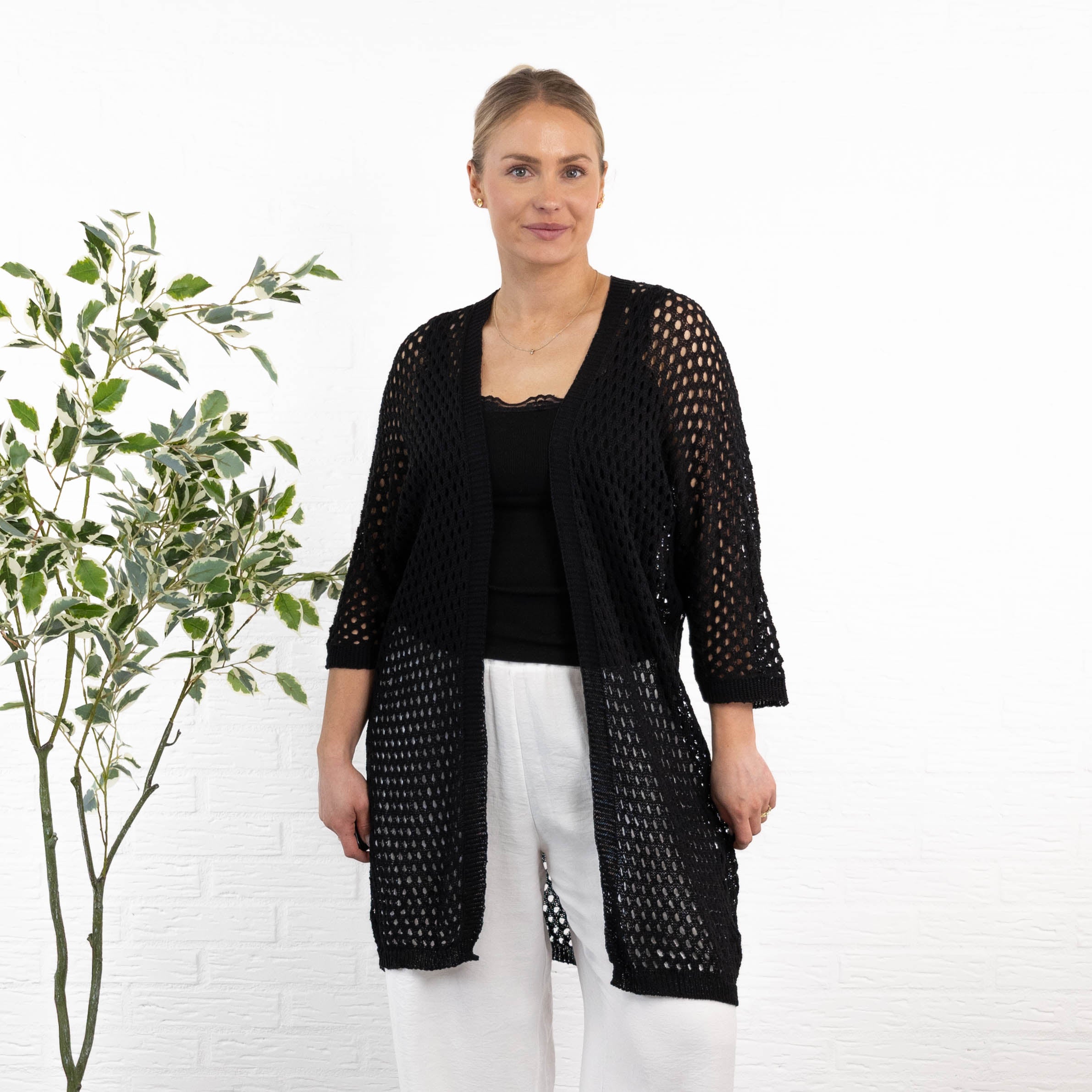 Sira Cardigan, Sort