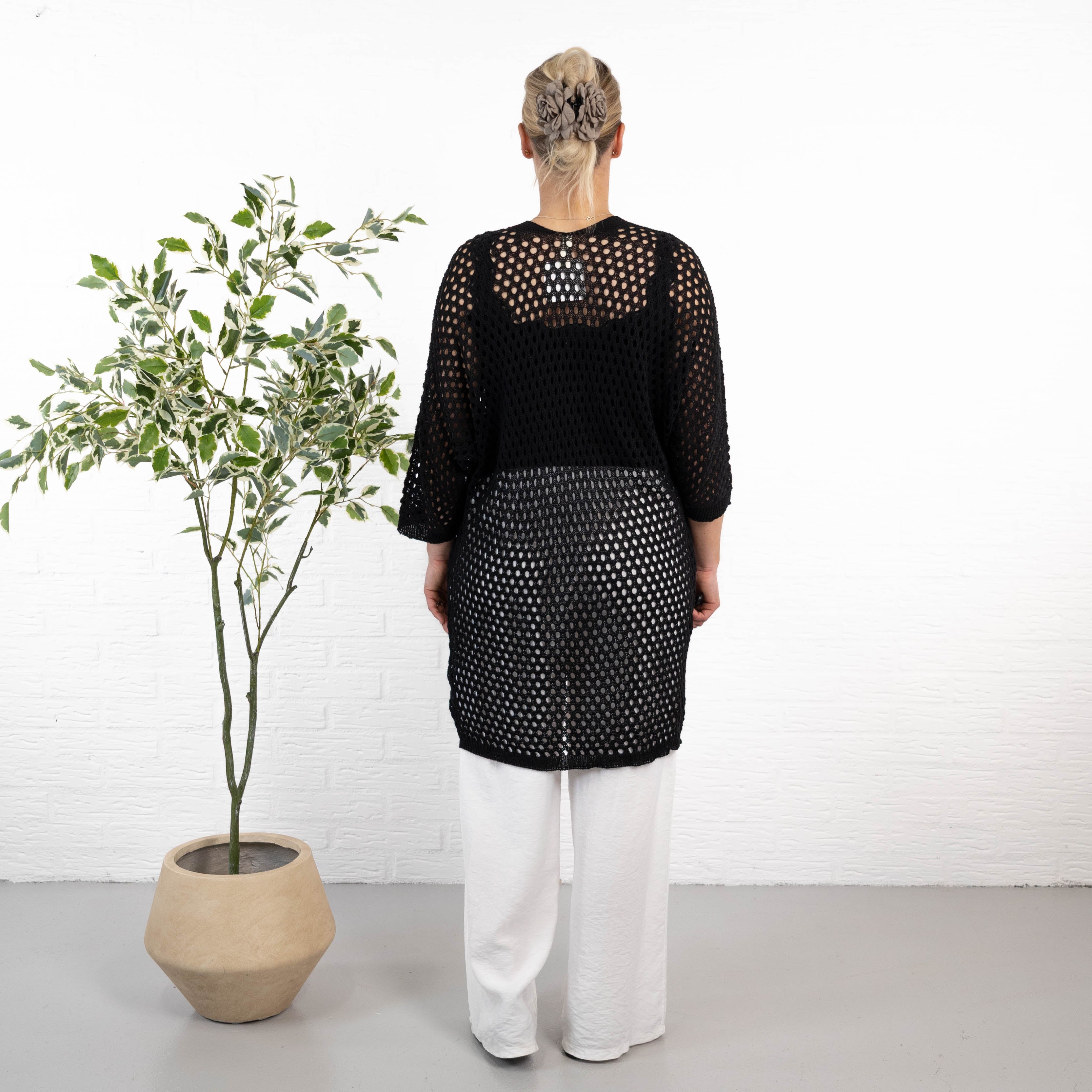 Sira Cardigan, Sort