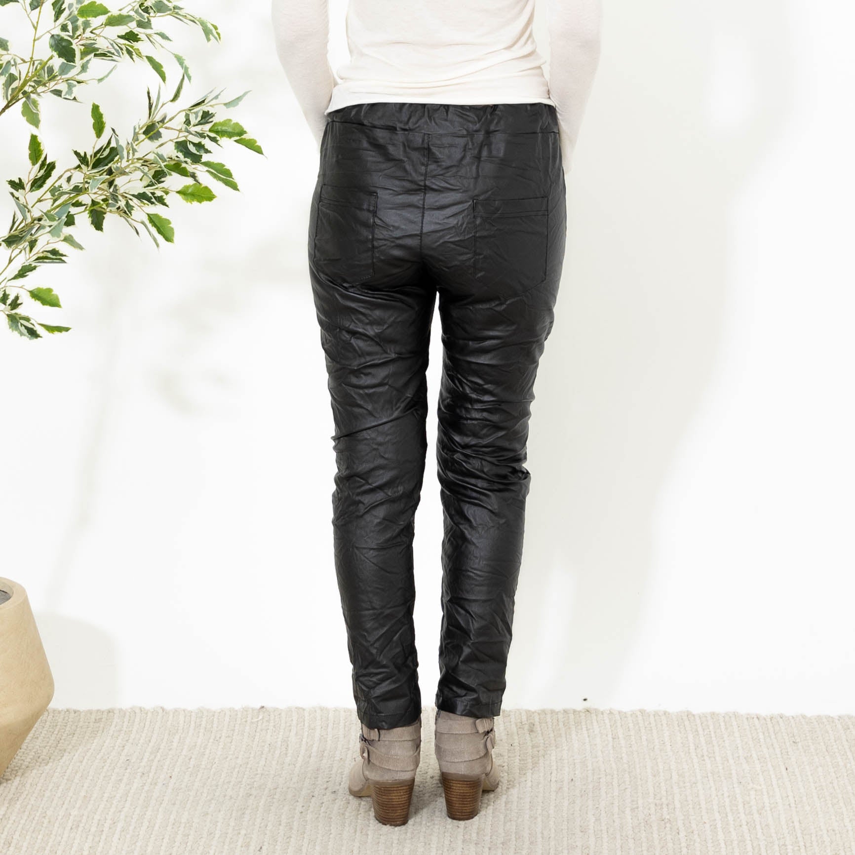 Minna wetlook bukser, Sort