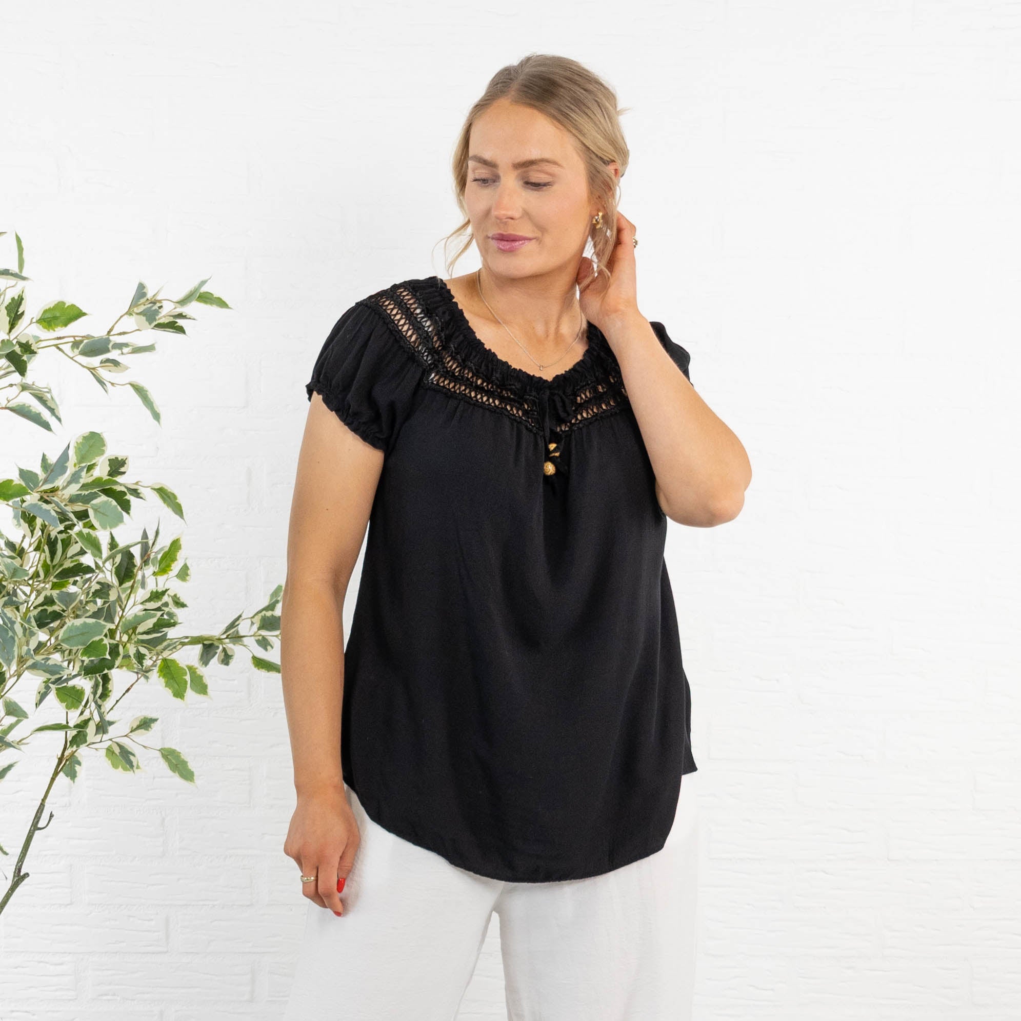 Lillian overdel, Sort