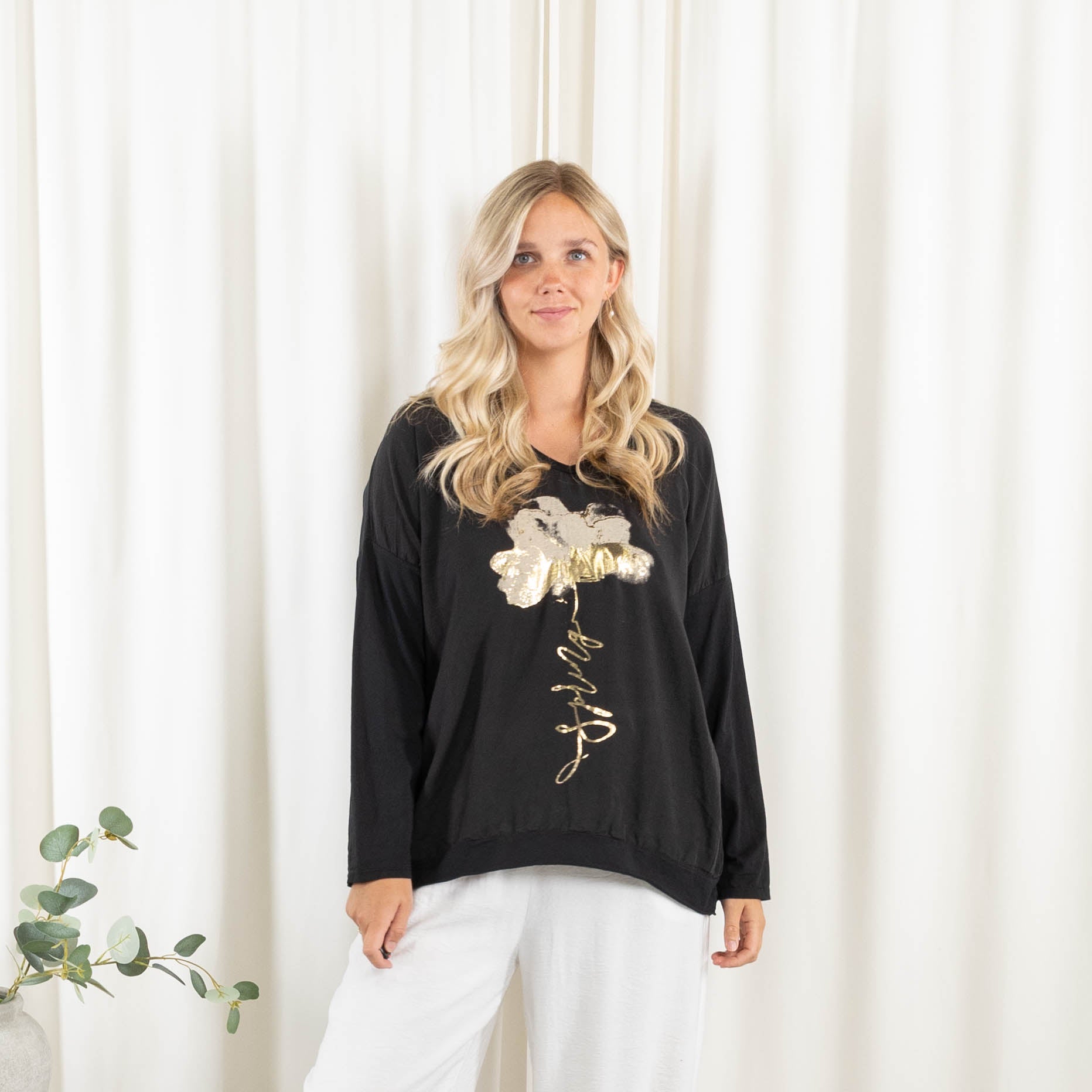 Gry t-shirt, Sort