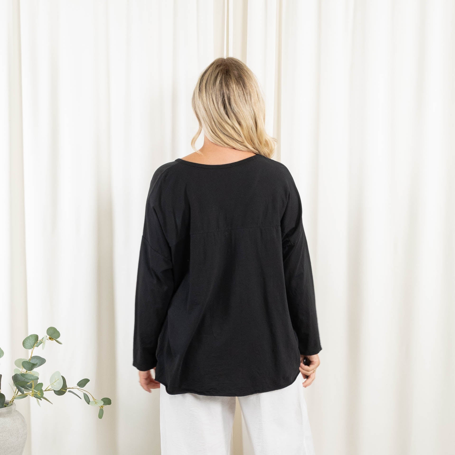 Gry t-shirt, Sort