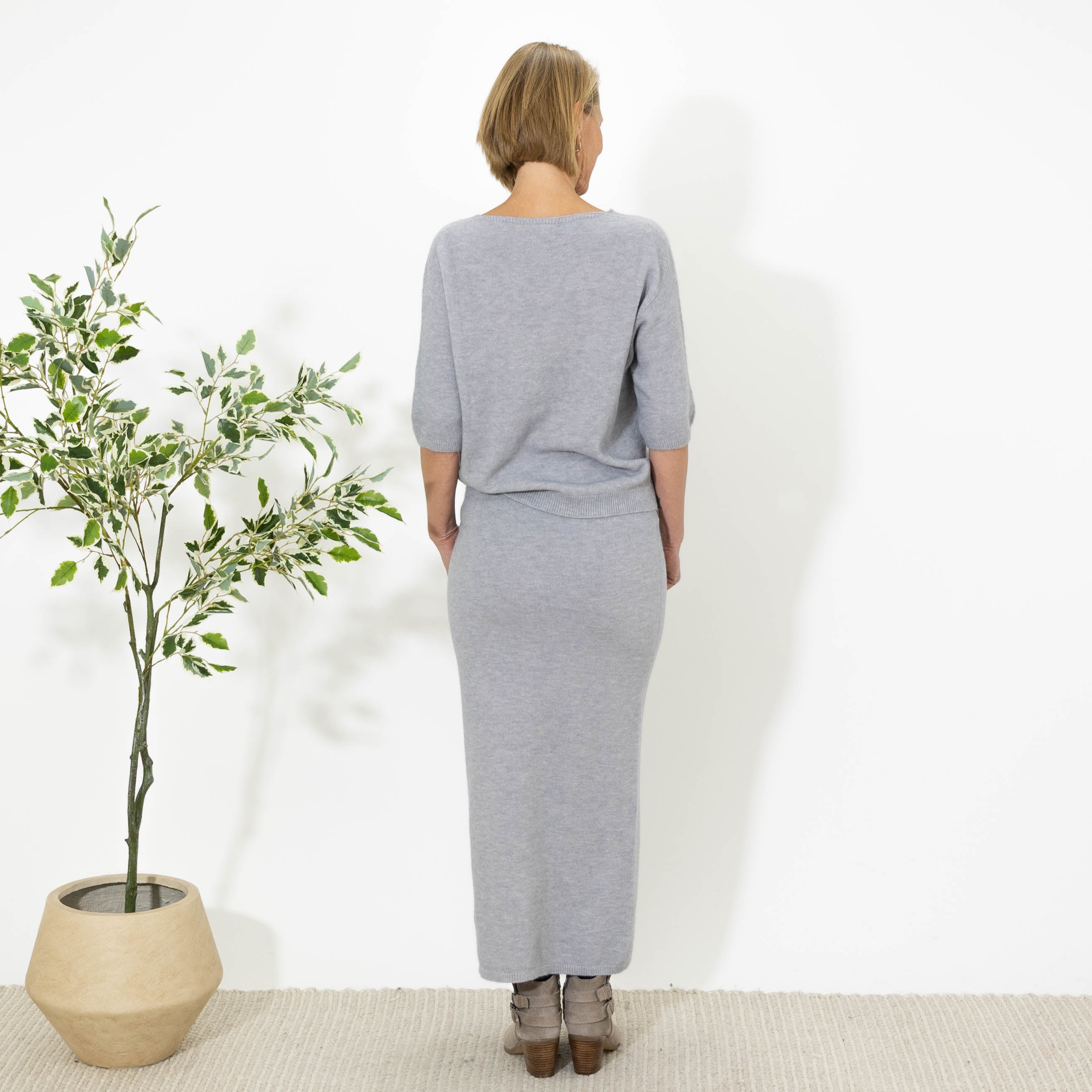 Rita striksæt m. nederdel, Lysegrå