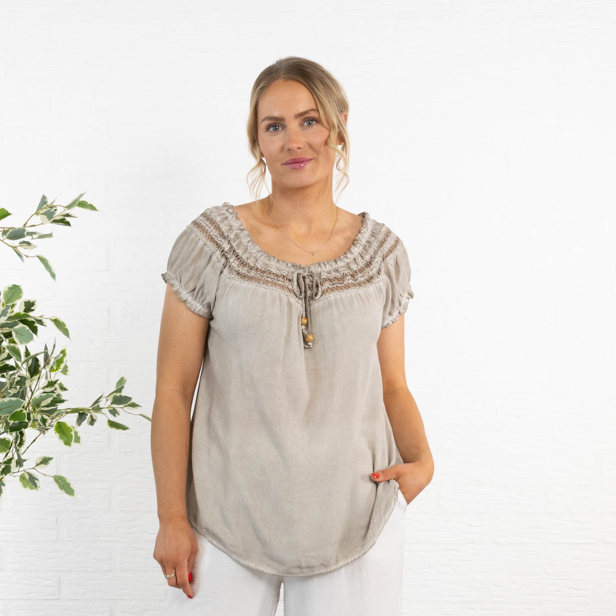 Lillian overdel, Beige