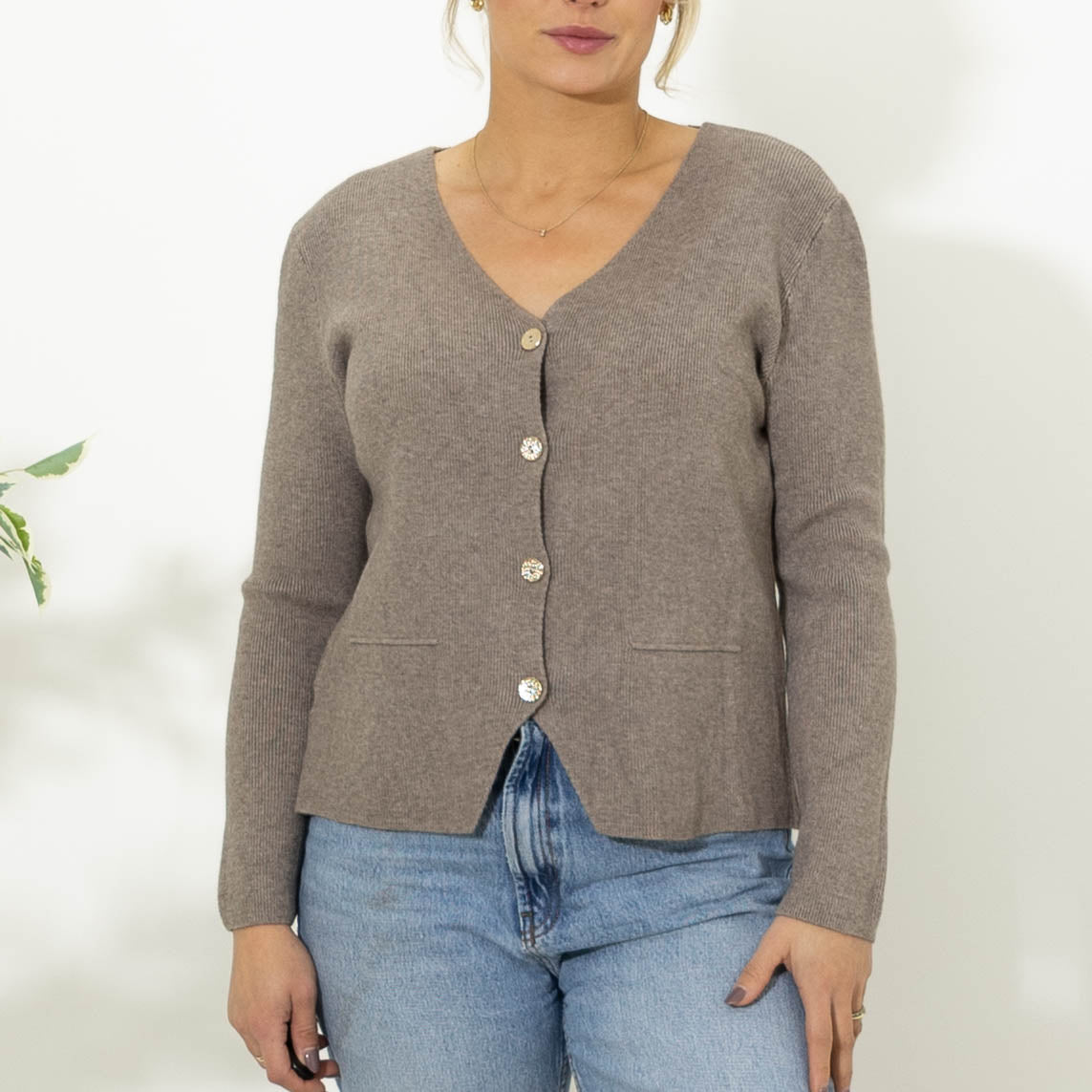 Sonja strik m. guldknapper, Taupe