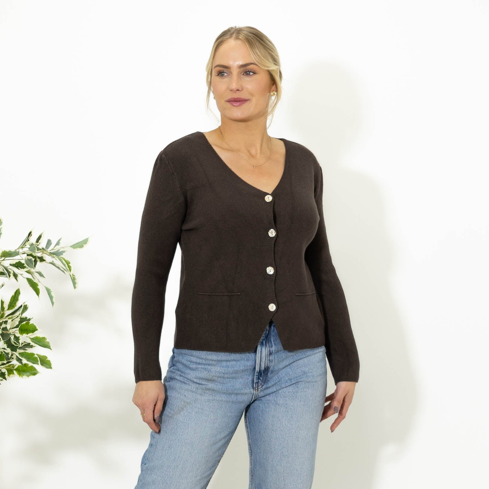 Sonja strik m. guldknapper, Choko